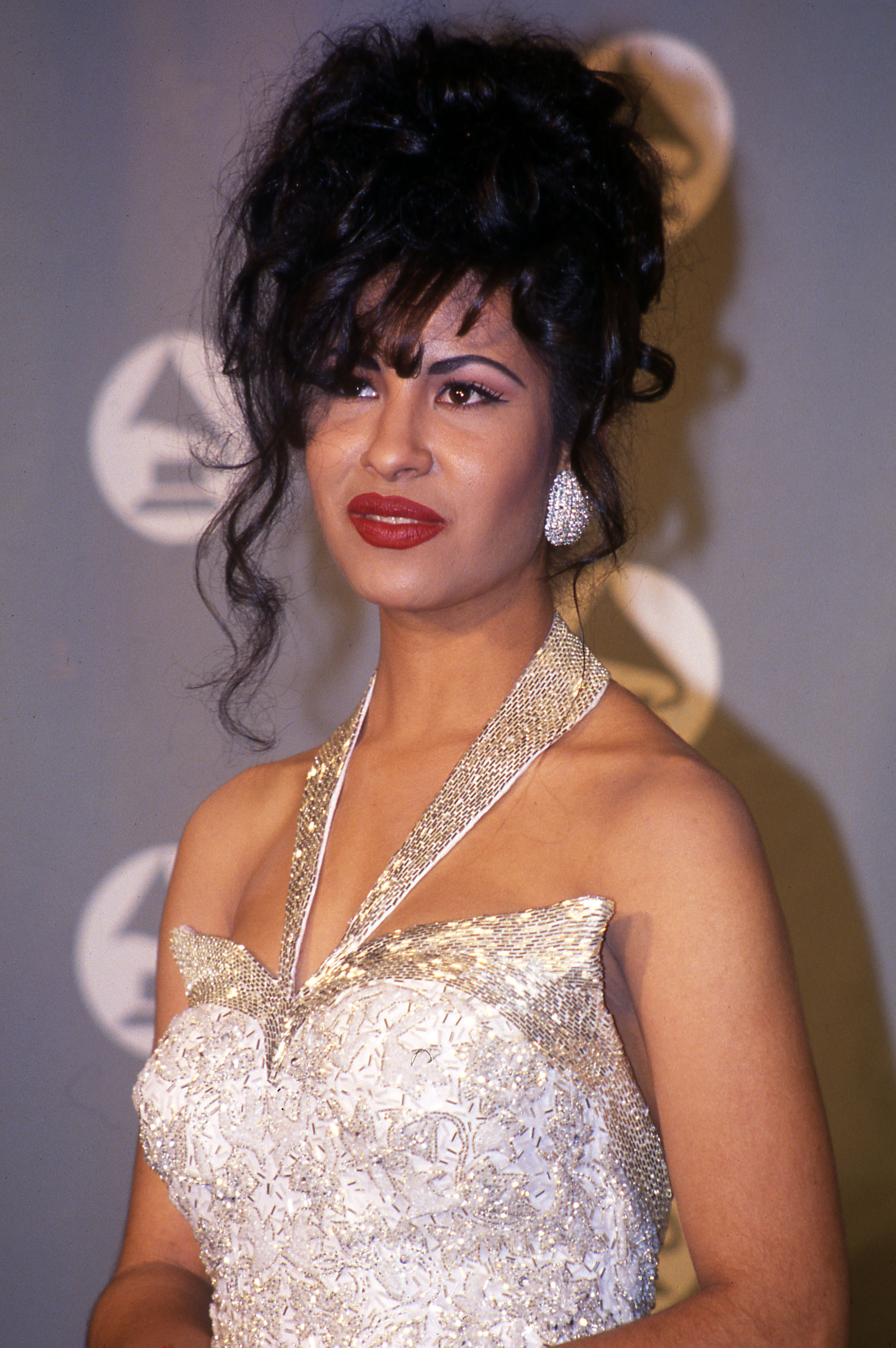 Selena in the press room at the 1994 Grammy Awards in New York. | Source: Getty Images