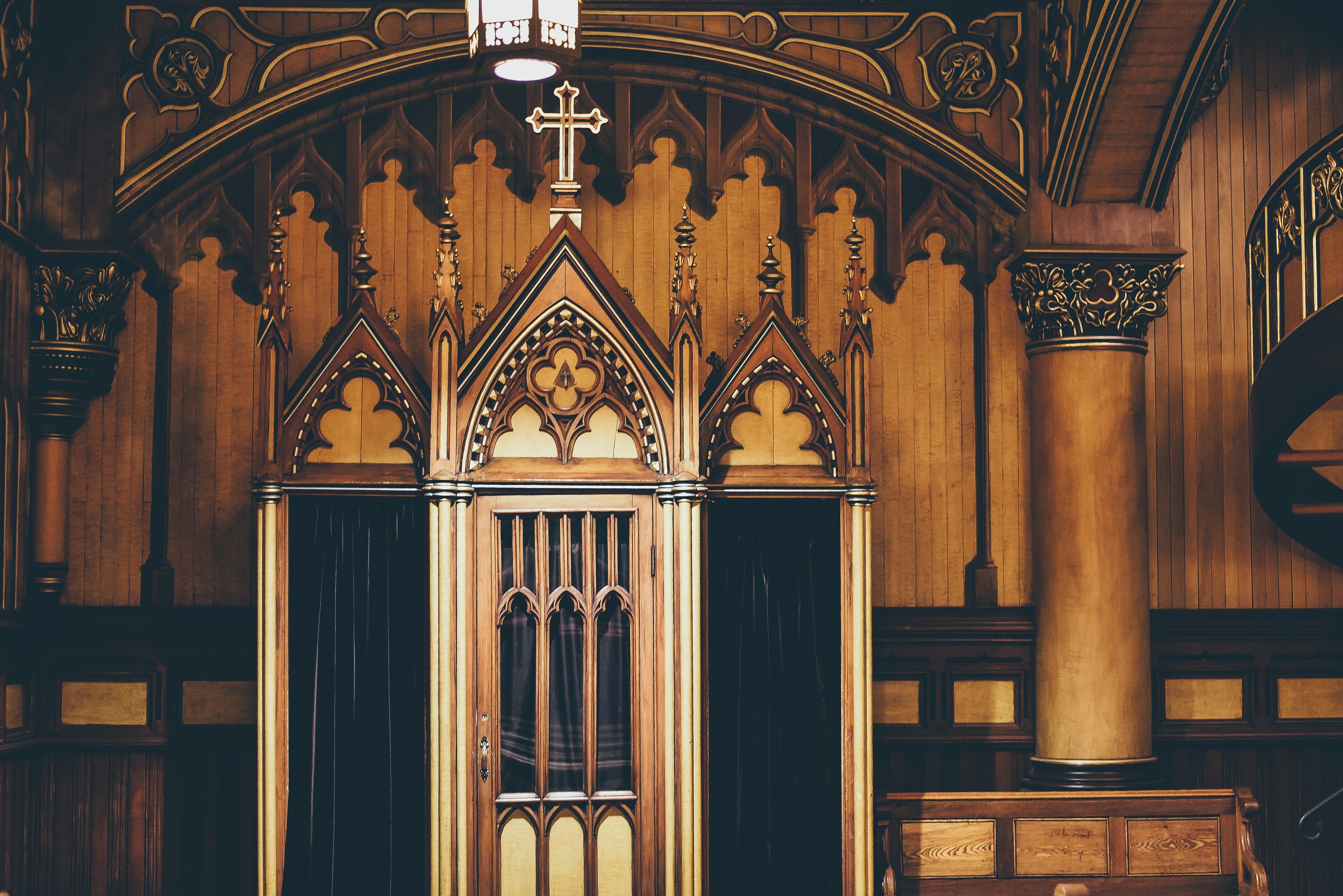 A church confessional | Source: Unsplash.com