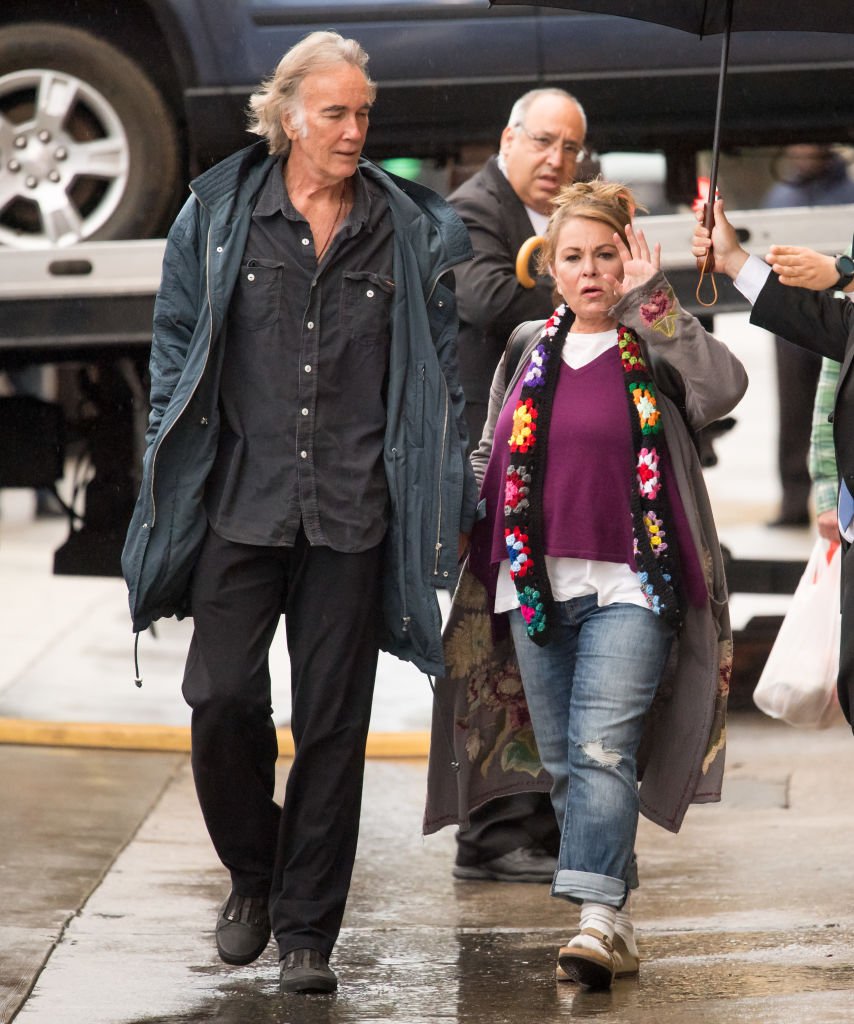 Roseanne Barr and Johnny Argent at 'Jimmy Kimmel Live' on March 22, 2018 in Los Angeles | Photo: Getty Images