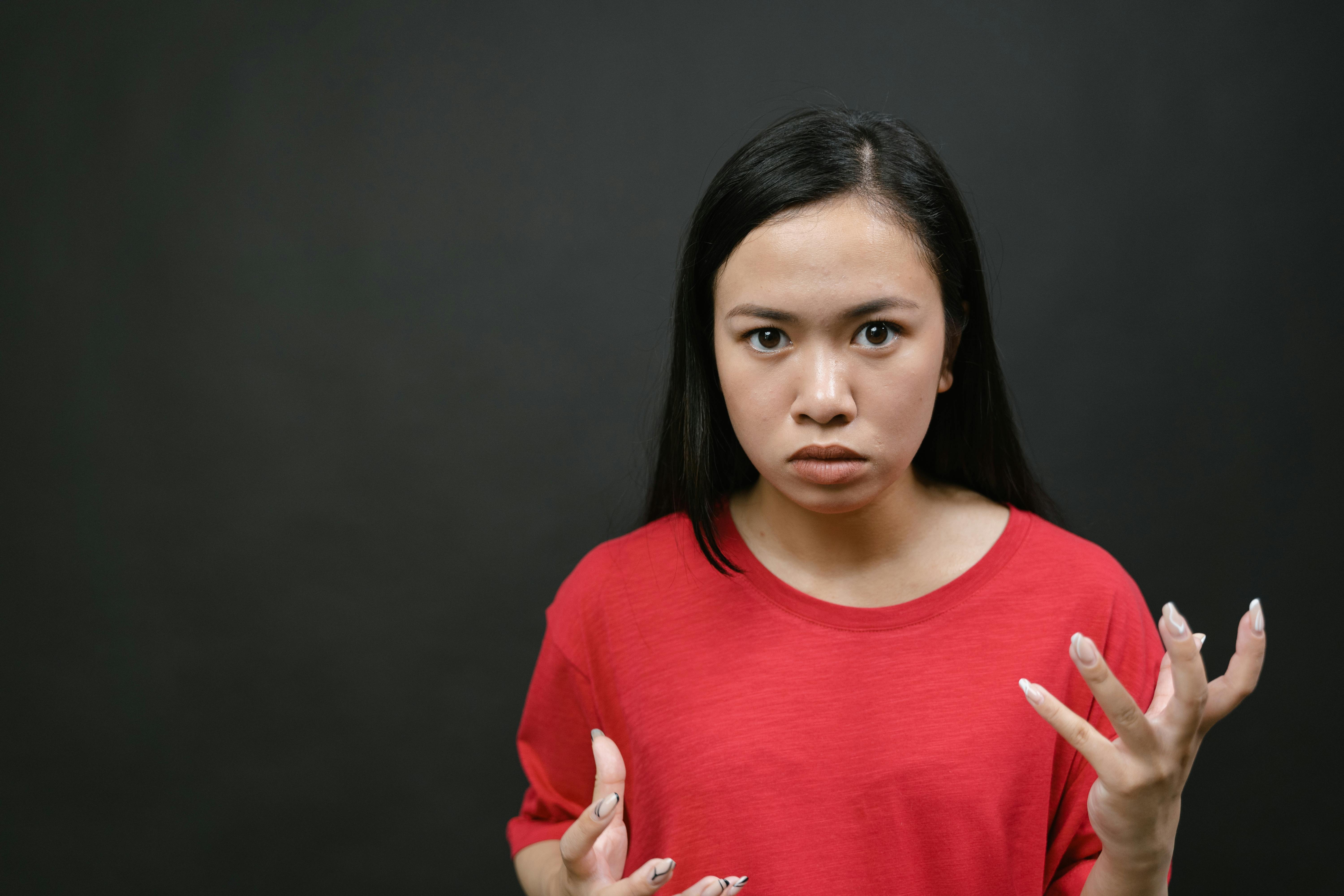 A shot of an angry woman | Source: Pexels