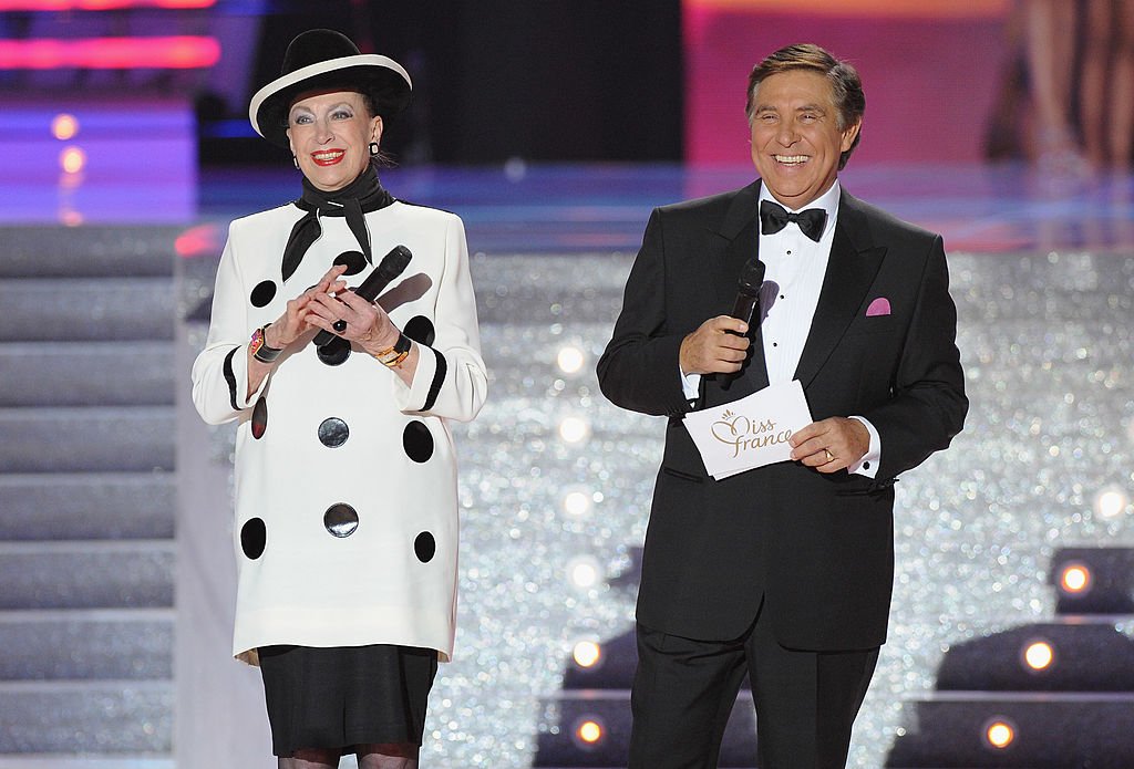 Geneviève de Fontenay et Jean-Pierre Foucault lors du gala Miss France 2010 / Source : Getty Images Geneviève de Fontenay et Jean-Pierre Foucault lors du gala Miss France 2010 / Source : Getty Images