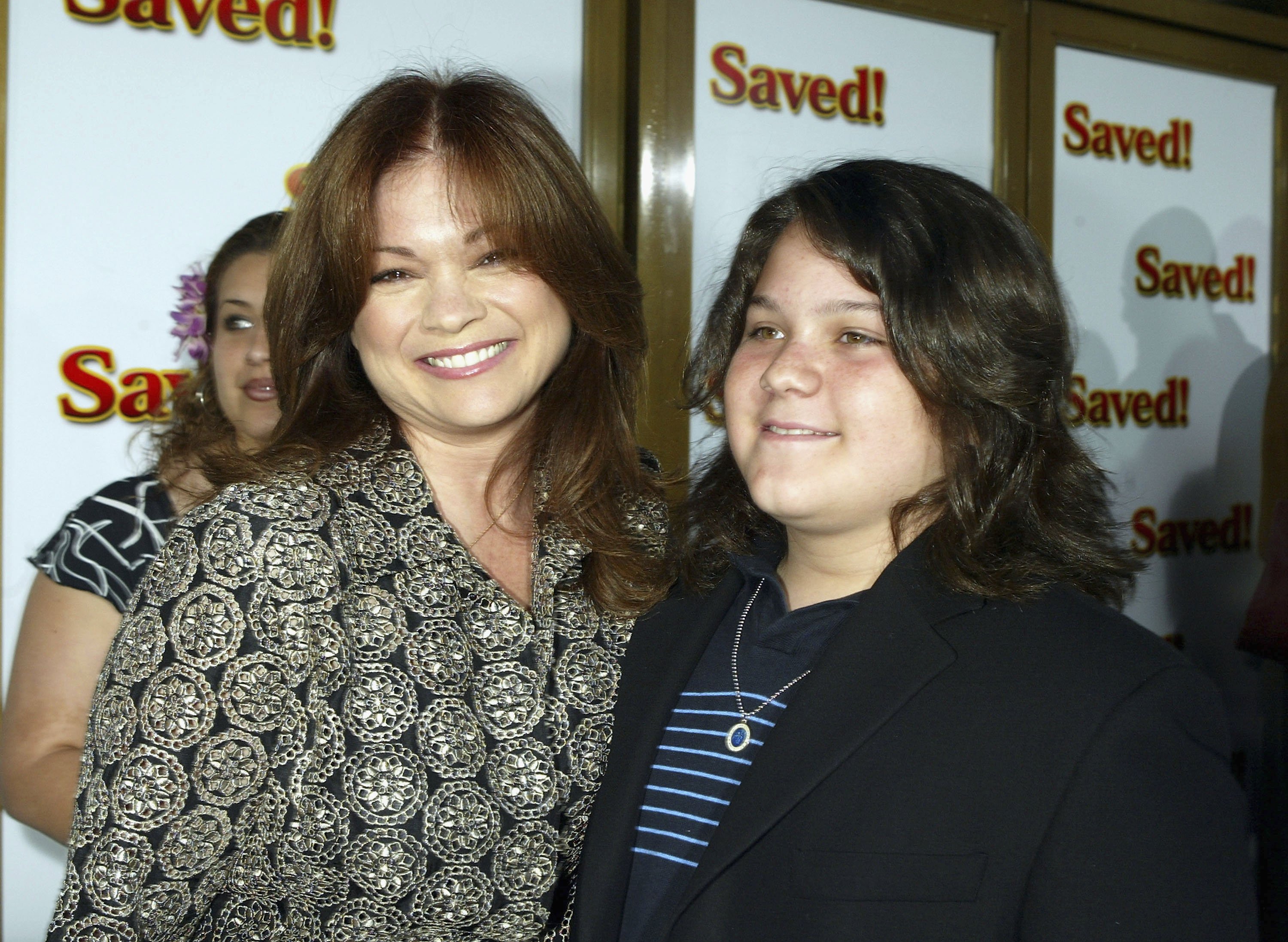 Valerie Bertinelli and her son Wolfgang arrive at United Artists' "Saved" premiere at the National Theatre on May 13, 2004, in Los Angeles, California. | Source: Getty Images
