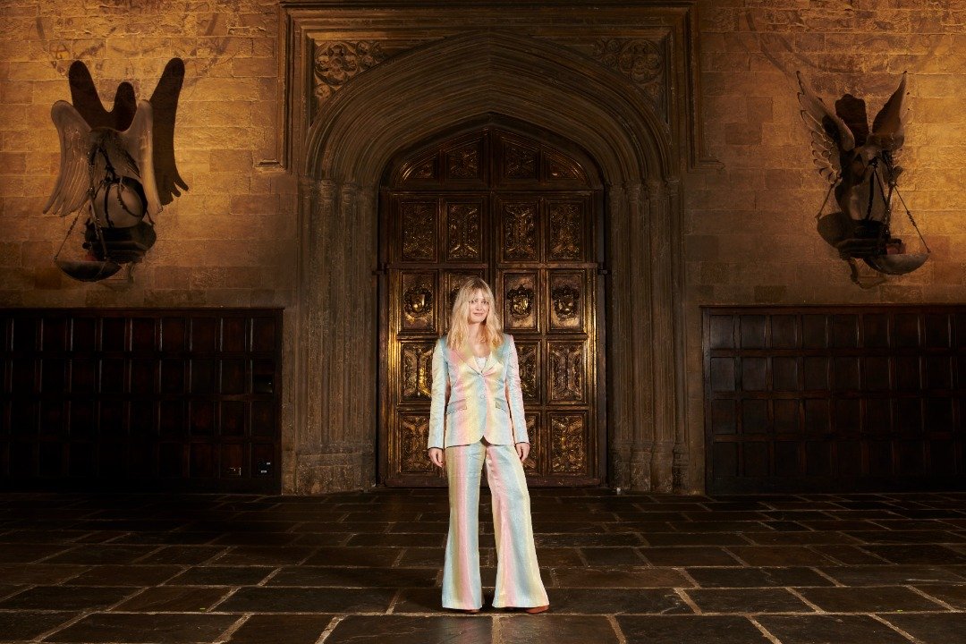 : Alison Sudol attends a photocall for "Fantastic Beasts: The Secrets of Dumbledore" in the Great Hall at Warner Bros. Studio Tour London on March 29, 2022 | Source: Getty Images