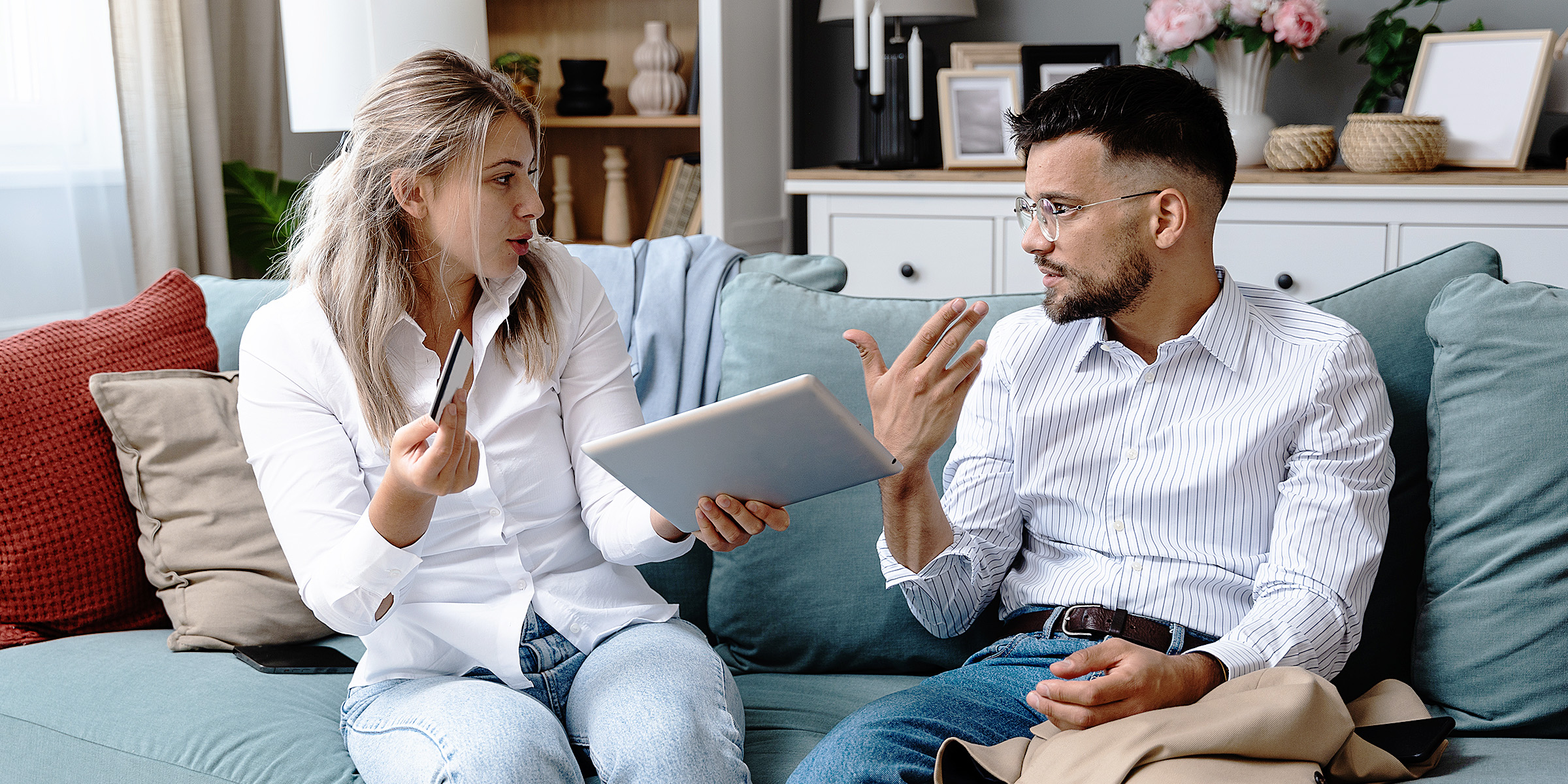 A woman talking to a man | Source: Shutterstock
