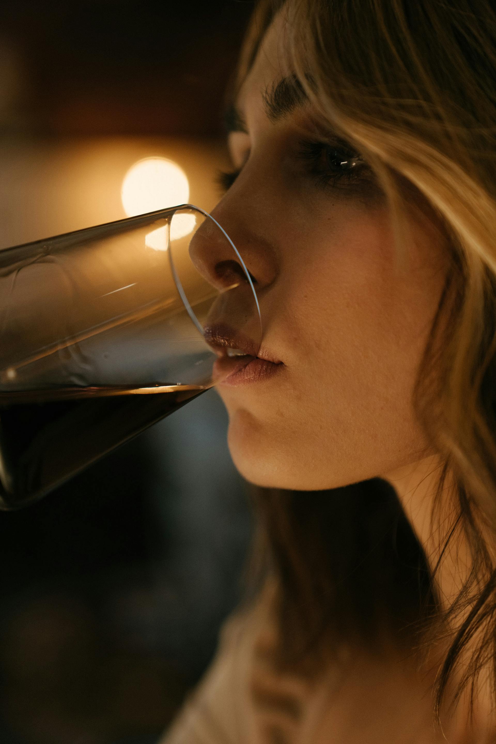 A woman drinking wine | Source: Pexels