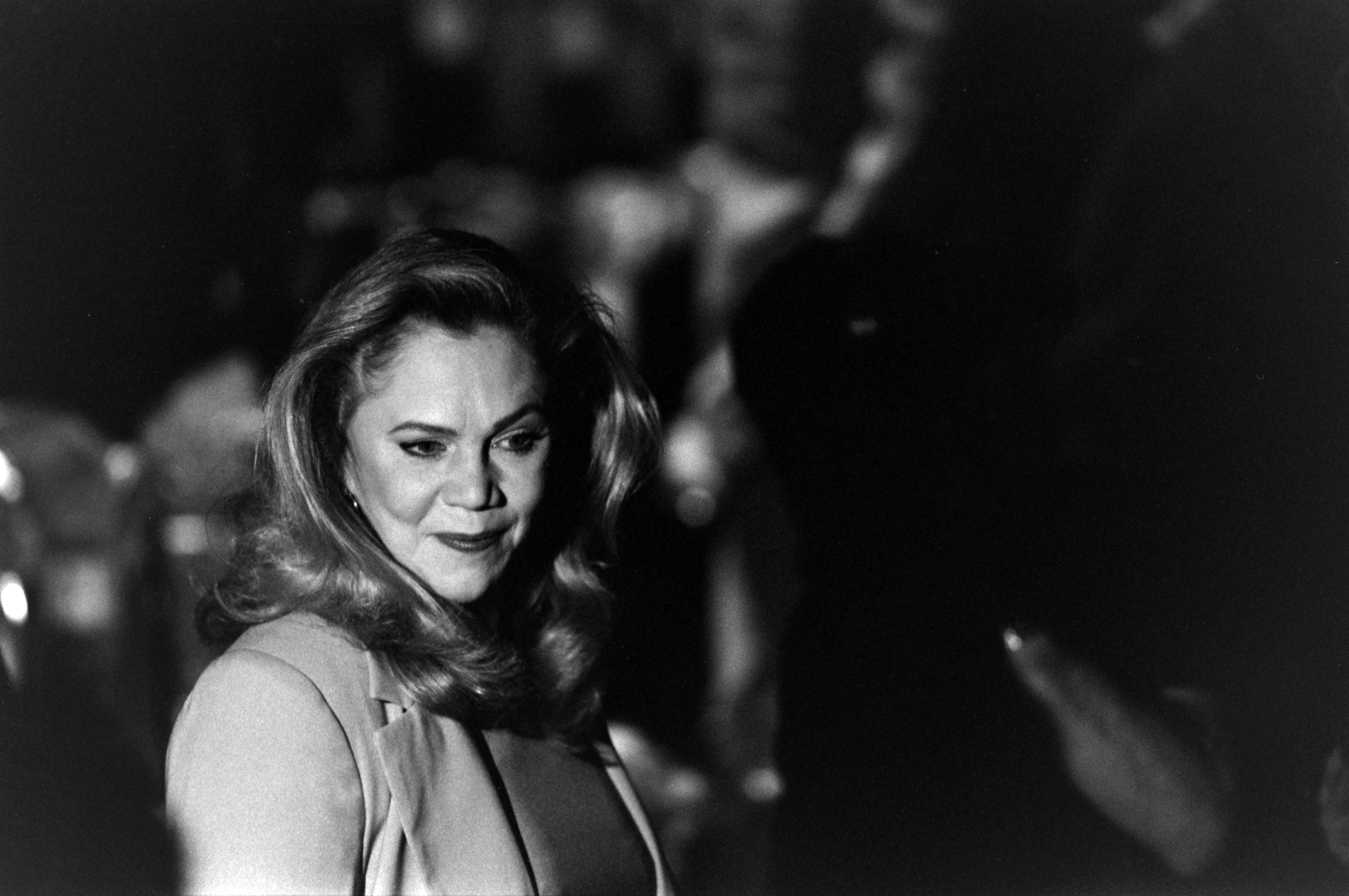 Kathleen Turner attends the Nicole Miller Fall Ready To Wear Collection Runway Show on March 30, 1998 | Source: Getty Images