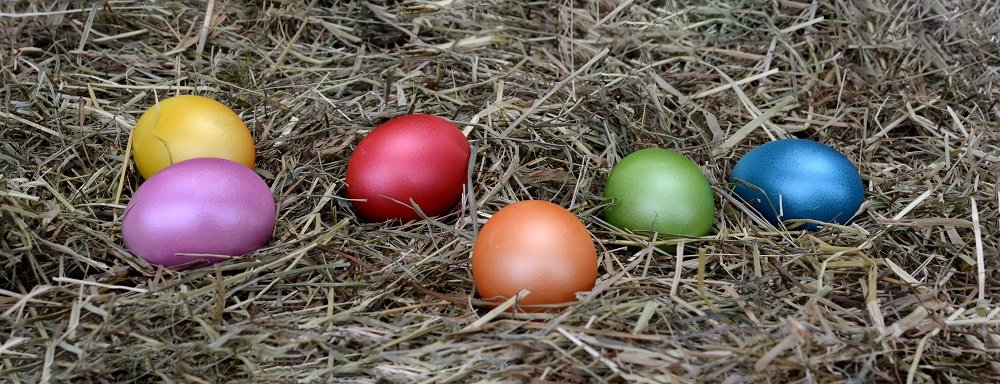 Huevos decorados con pintura metalizada. | Imagen: Pexels