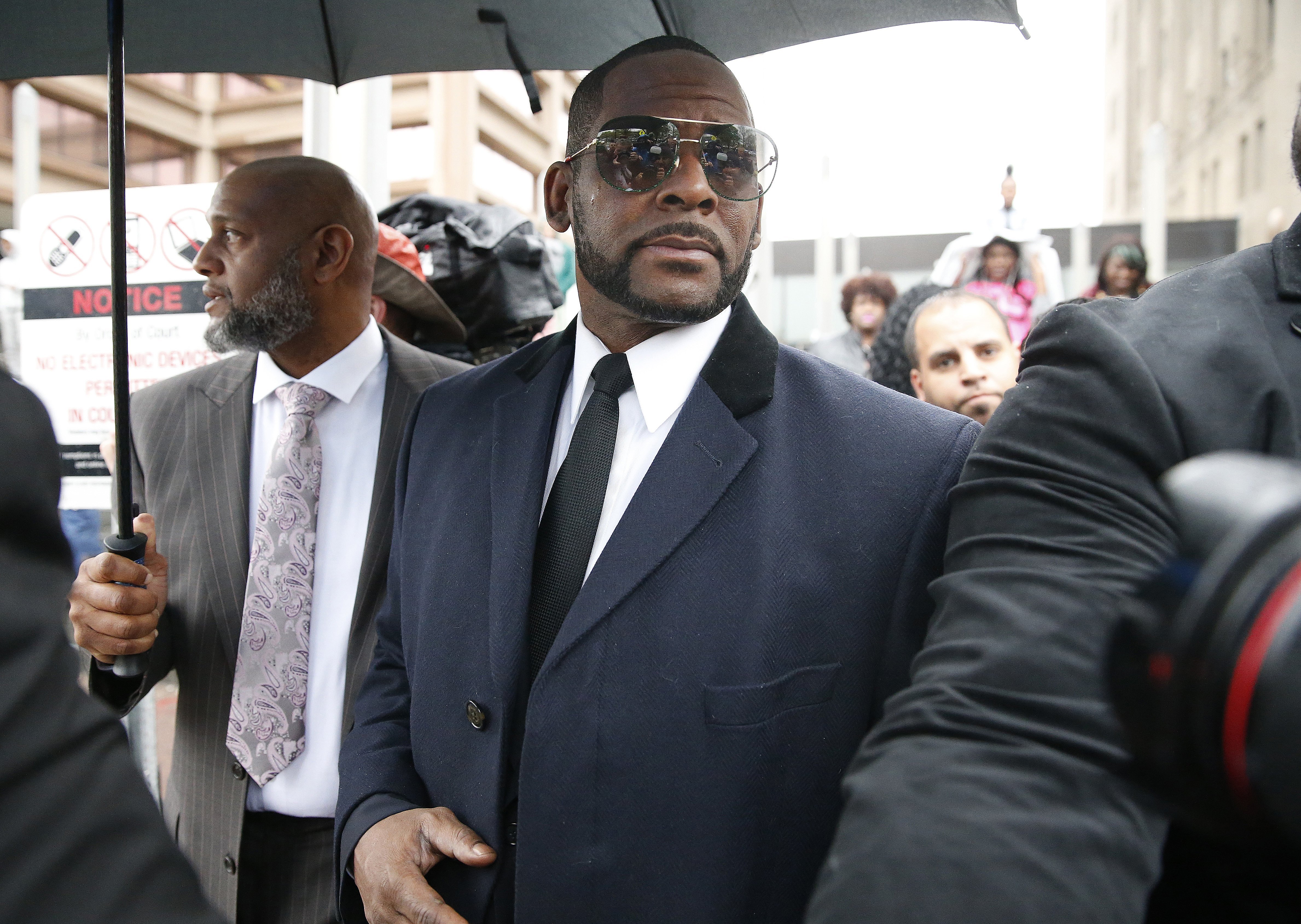 R. Kelly leaging a courthouse in Chicago after a status hearing for sexual abuse allegations in May 2019. 