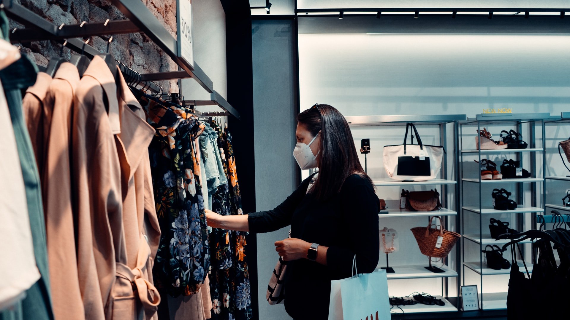 OP and her friend were shopping at a clothing store when an incident occurred | Source: Unsplash