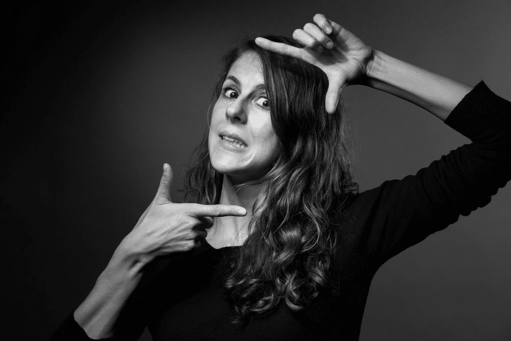 L'actrice et humoriste française Nicole Ferroni pose lors d'une séance photo à Paris le 11 janvier 2017. | Photo : Getty Images L'actrice et humoriste française Nicole Ferroni pose lors d'une séance photo à Paris le 11 janvier 2017. | Photo : Getty Images