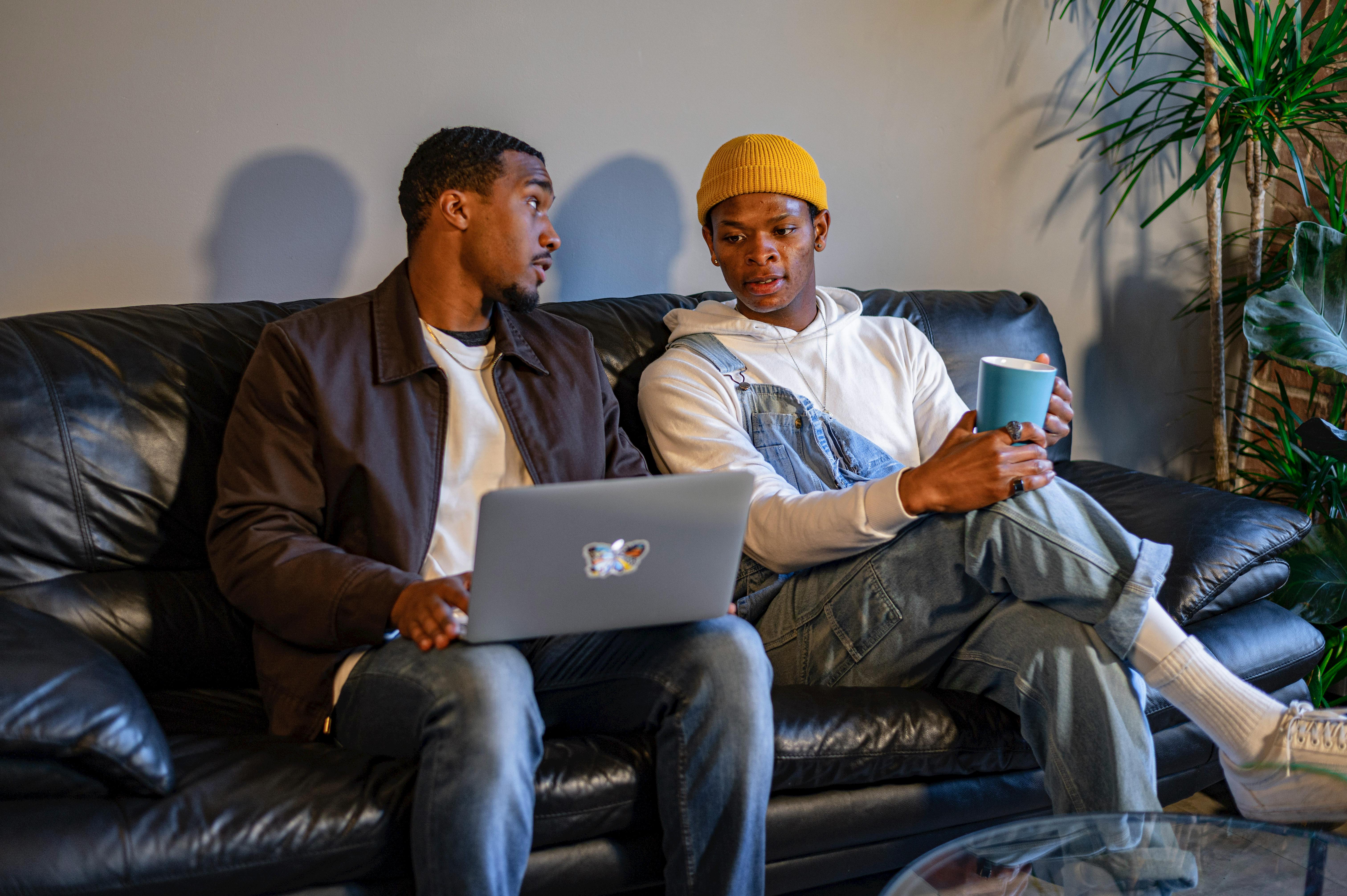 Men having a conversation while sitting on a couch | Source: Pexels