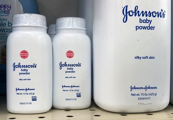 A California Jury granted a woman $29 million in damages after she accuses Johnson & Johnson of causing cancer | Photo: Getty Images