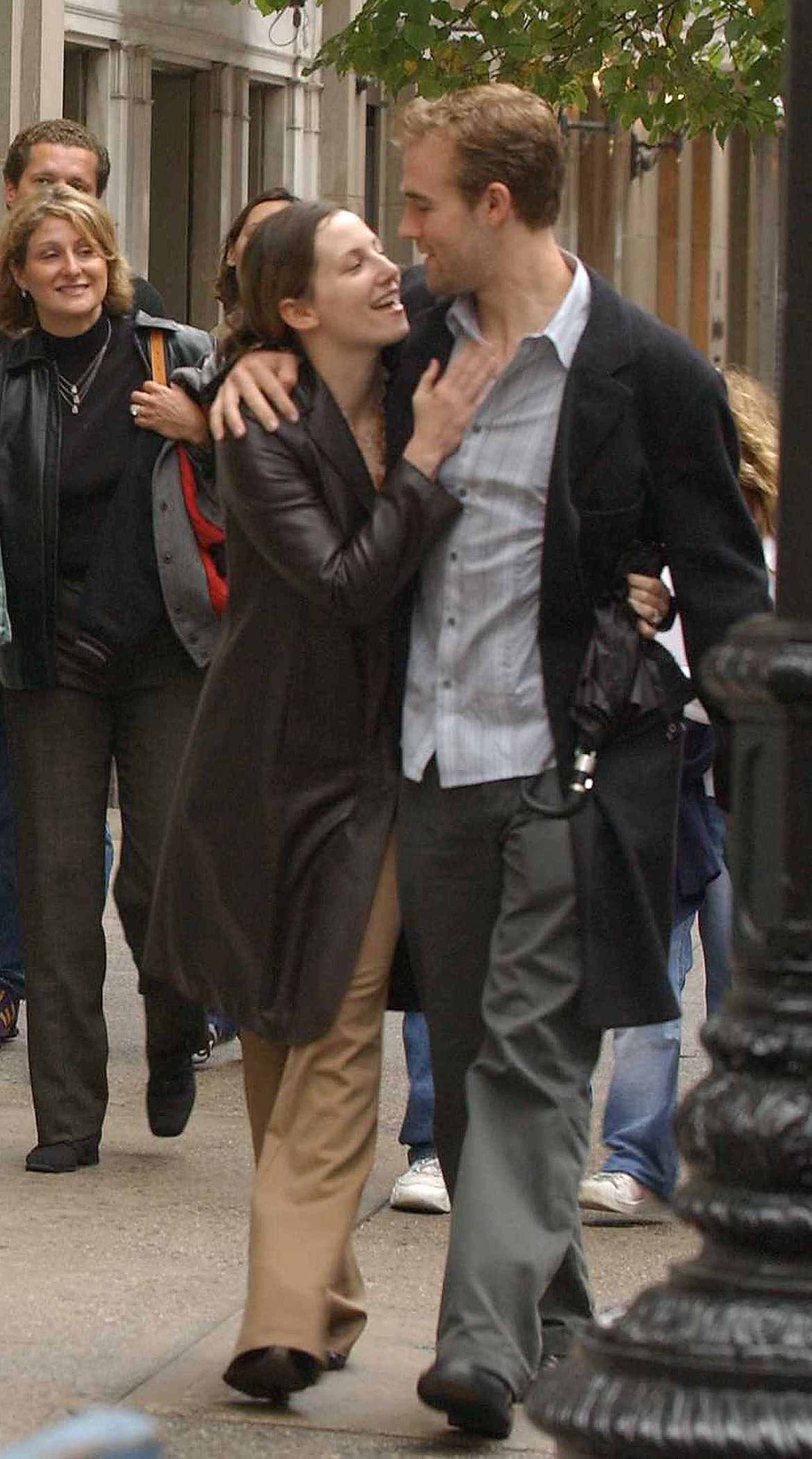 Heather McComb and James Van Der Beek spotted walking on Madison Avenue in New York City on October 13, 2002. | Source: Getty Images