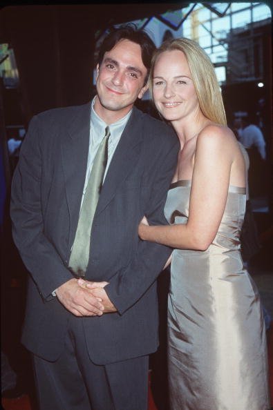 Hank Azaria and Helen Hunt, circa 1999. | Photo: Getty Images