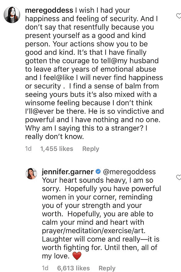 A screenshot of Jennifer Garner's comment on her Instagram post | Photo: instagram.com/jennifer.garner/
