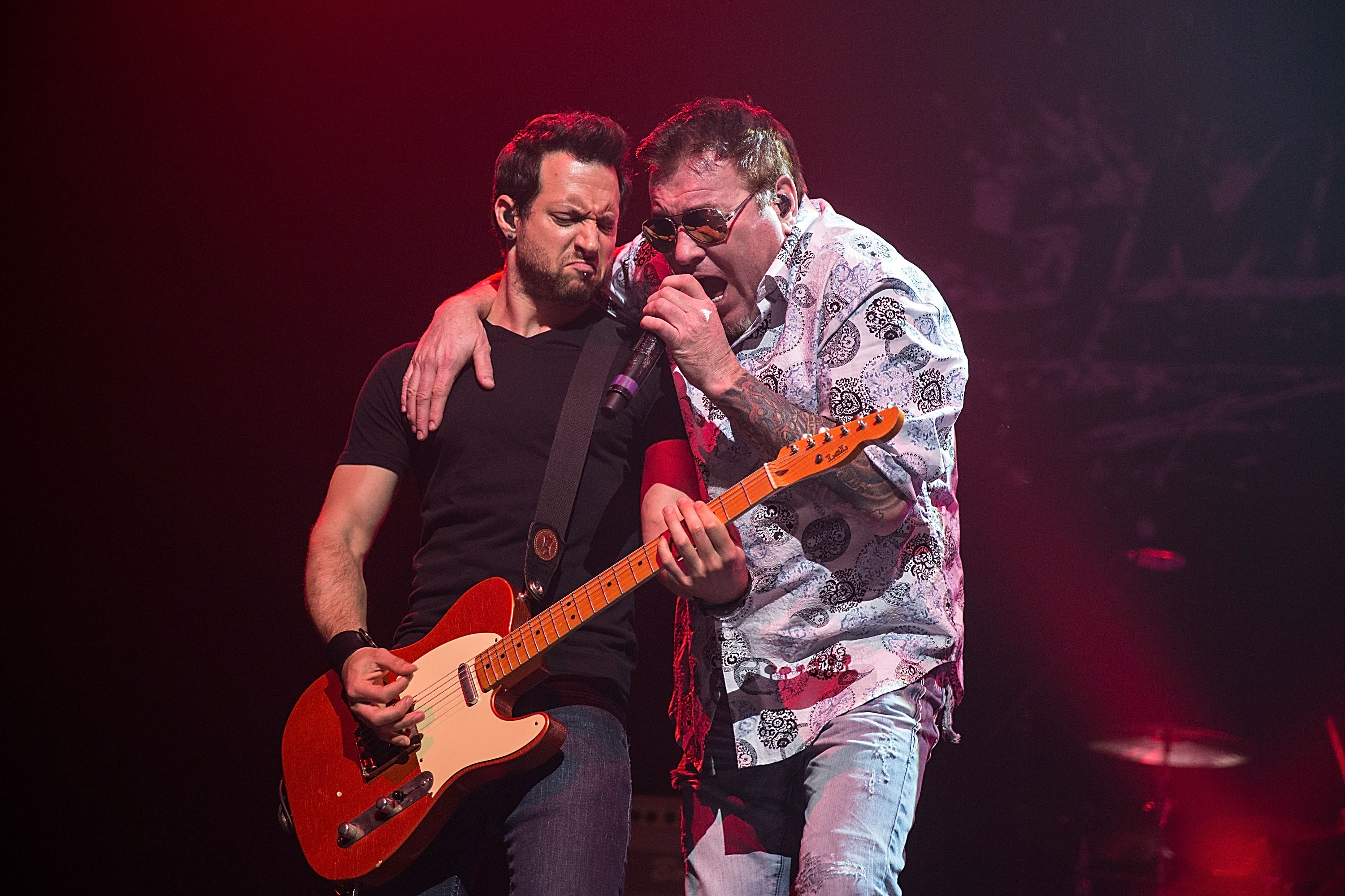 Sean Hurwitz und Steve Harwell von Smash Mouth spielen ein Konzert im Rahmen der Under The Sun Tour am 16. August 2013 in Austin, Texas | Quelle: Getty Images