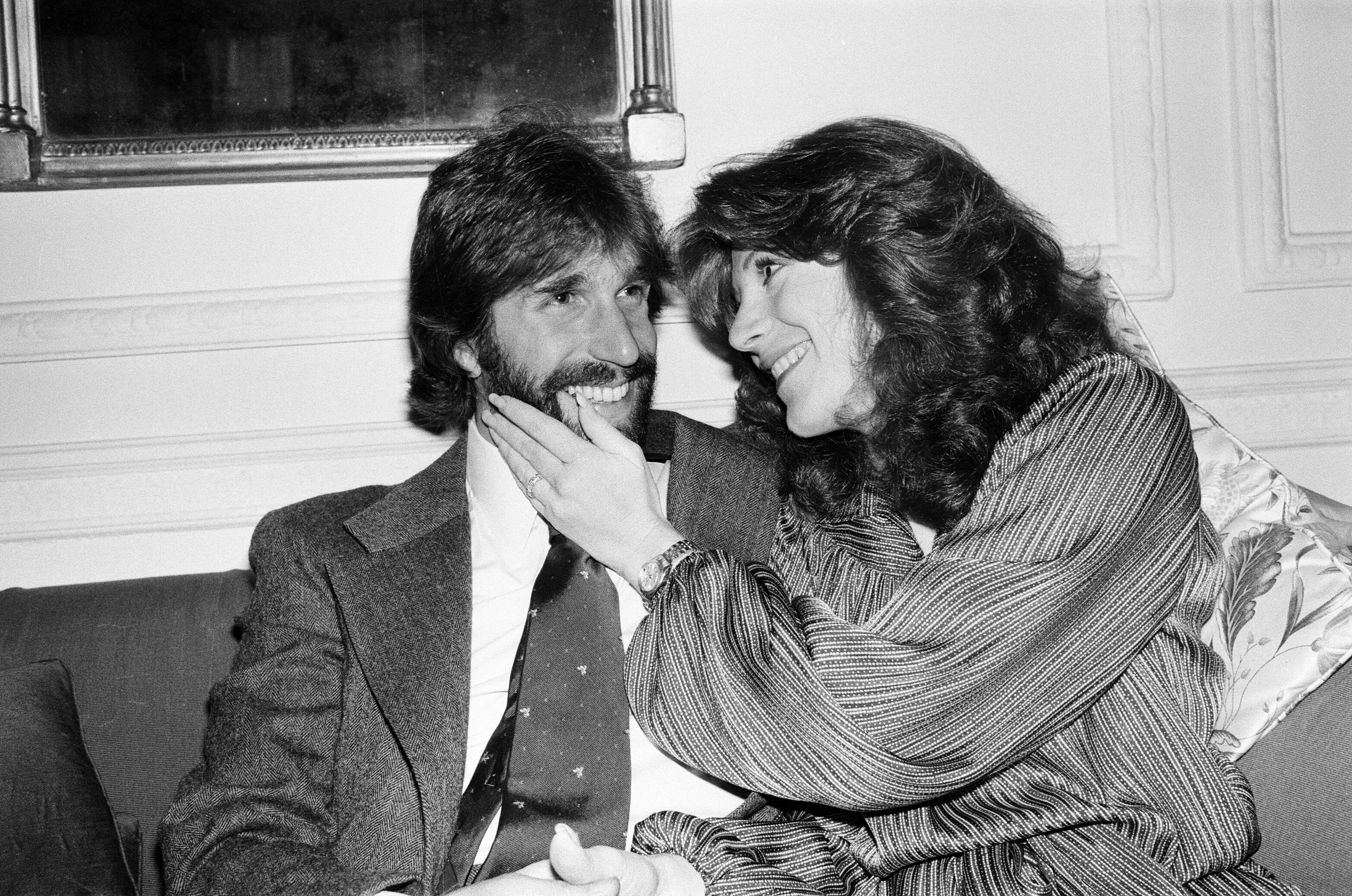 Henry Winkler and his wife Stacey Furstman Weitzman at Claridges Hotel in London on May 8, 1978 | Source: Getty Images