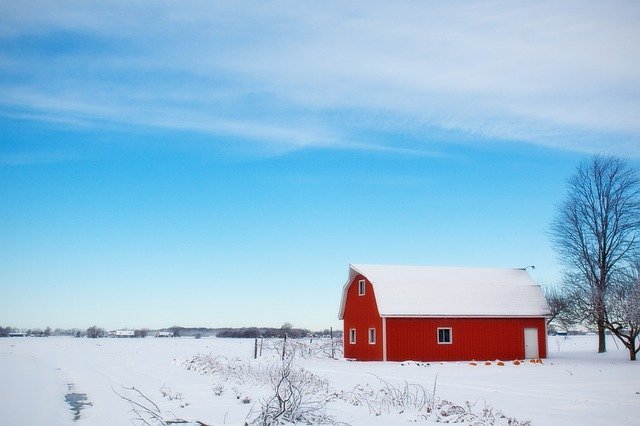 A winter farmhoues | Photo: Pixabay