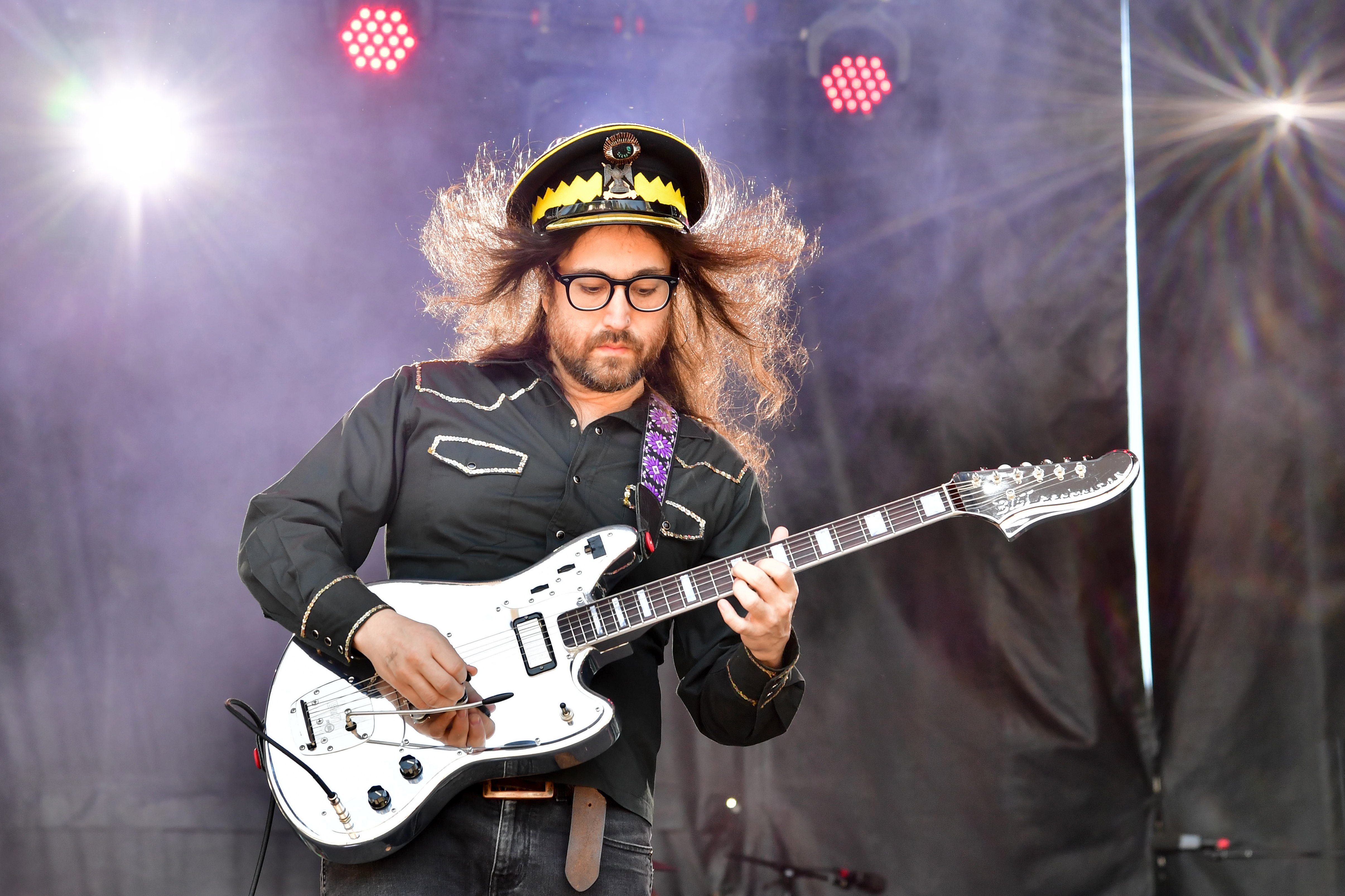 Sean Lennon performs during 2019 Sweetwater 420 Festival at Centennial Olympic Park on April 21, 2019, in Atlanta, Georgia. | Source: Getty Images.