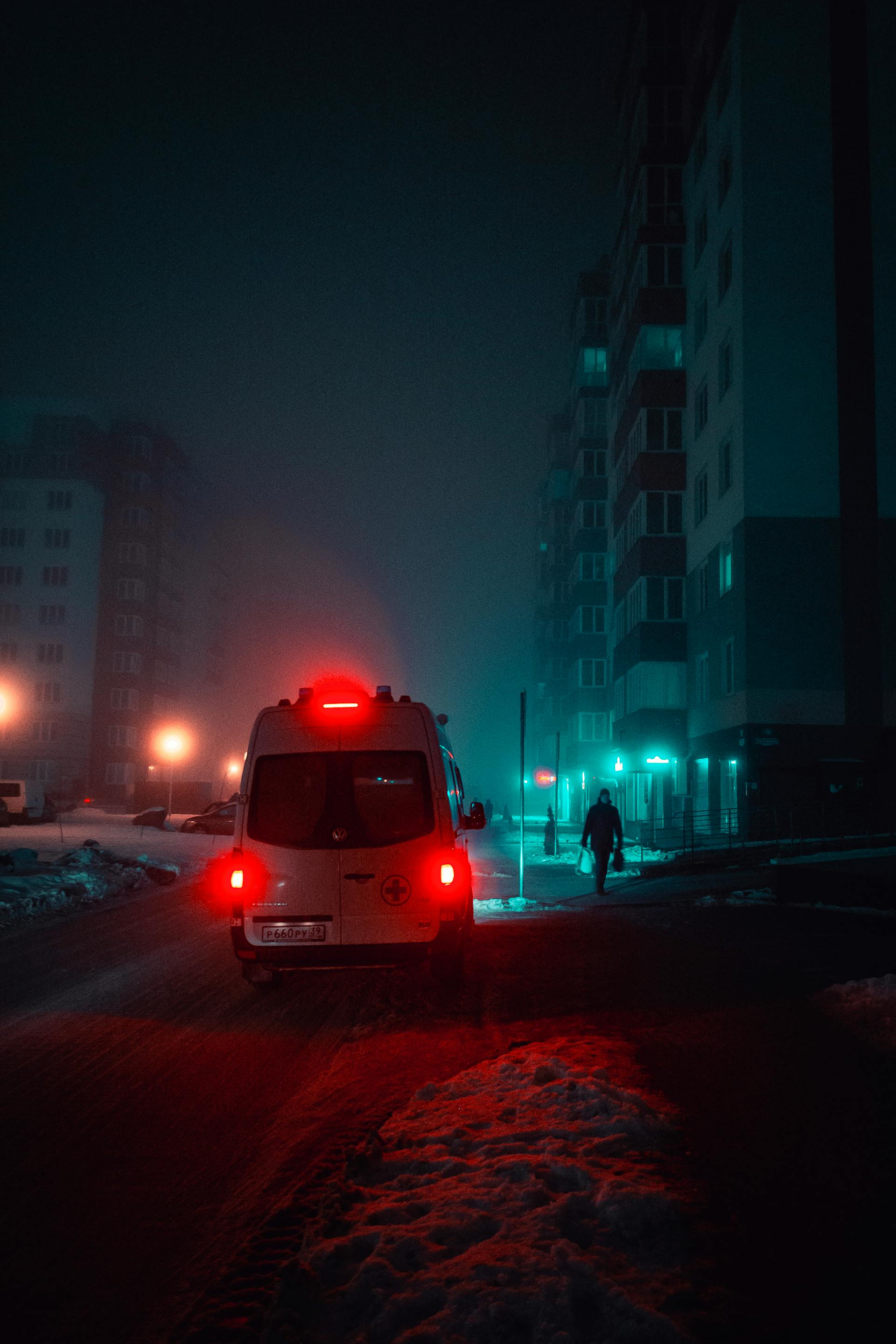 An ambulance at night | Source: Pexels
