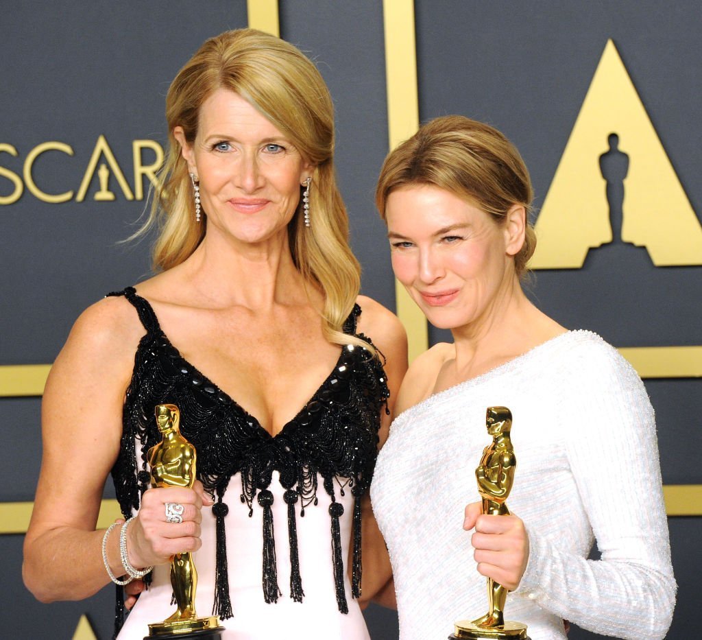  Laura Dern and Renée Zellweger pose inside The Press Room of the 92nd Annual Academy Awards held at Hollywood and Highland on February 9, 2020 | Photo: Getty Images
