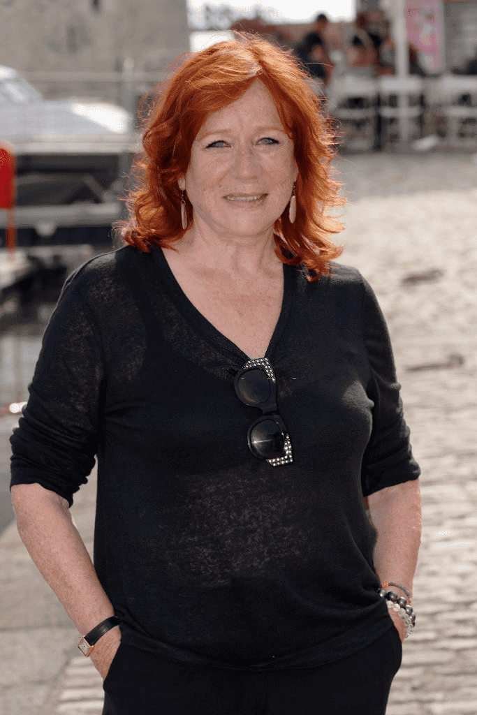 LA ROCHELLE, FRANCE - 14 SEPTEMBRE : Eva Darlan assiste au 21ème Festival de la Fiction TV à La Rochelle : Quatrième jour le 14 septembre 2019 à La Rochelle, France. | Photo : Getty Images LA ROCHELLE, FRANCE - 14 SEPTEMBRE : Eva Darlan assiste au 21ème Festival de la Fiction TV à La Rochelle : Quatrième jour le 14 septembre 2019 à La Rochelle, France. | Photo : Getty Images