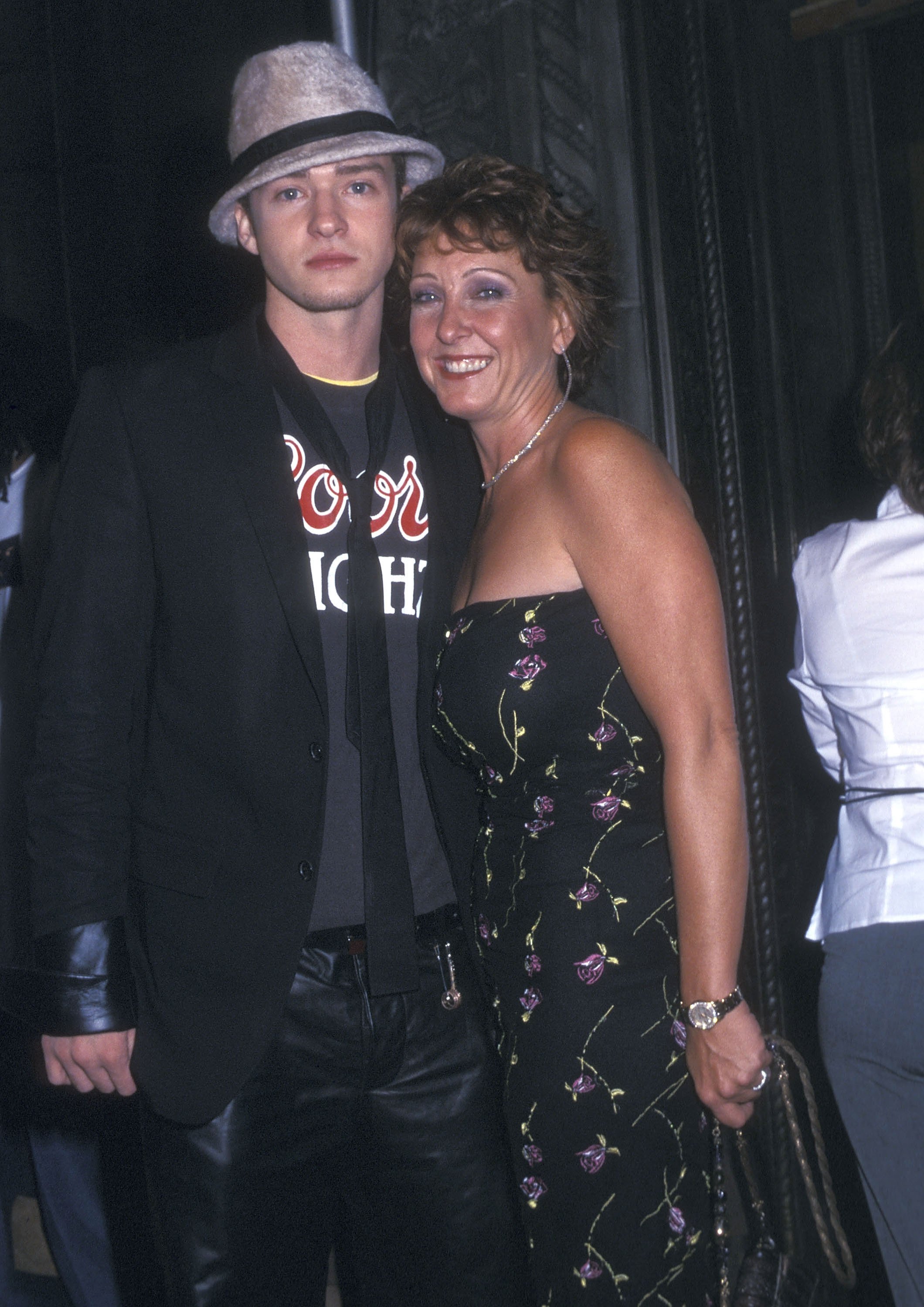 Justin Timberlake and his mother Lynn Harless attend the 19th Annual MTV Video Music Awards after-party hosted buy Guy Oseary at Cipriani's on August 29, 2002, in New York City. | Source: Getty Images