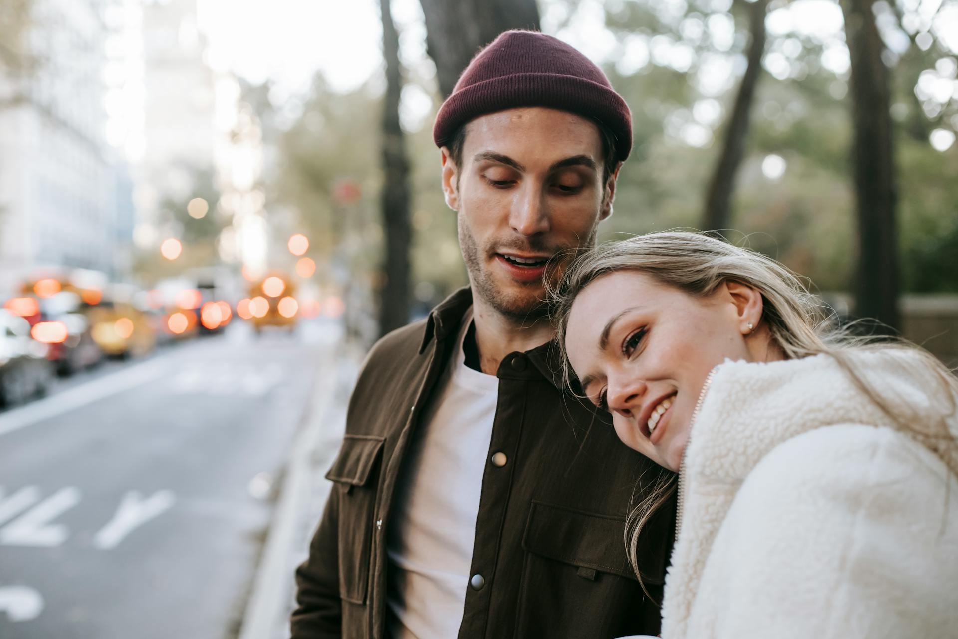 A couple on the street | Source: Pexels