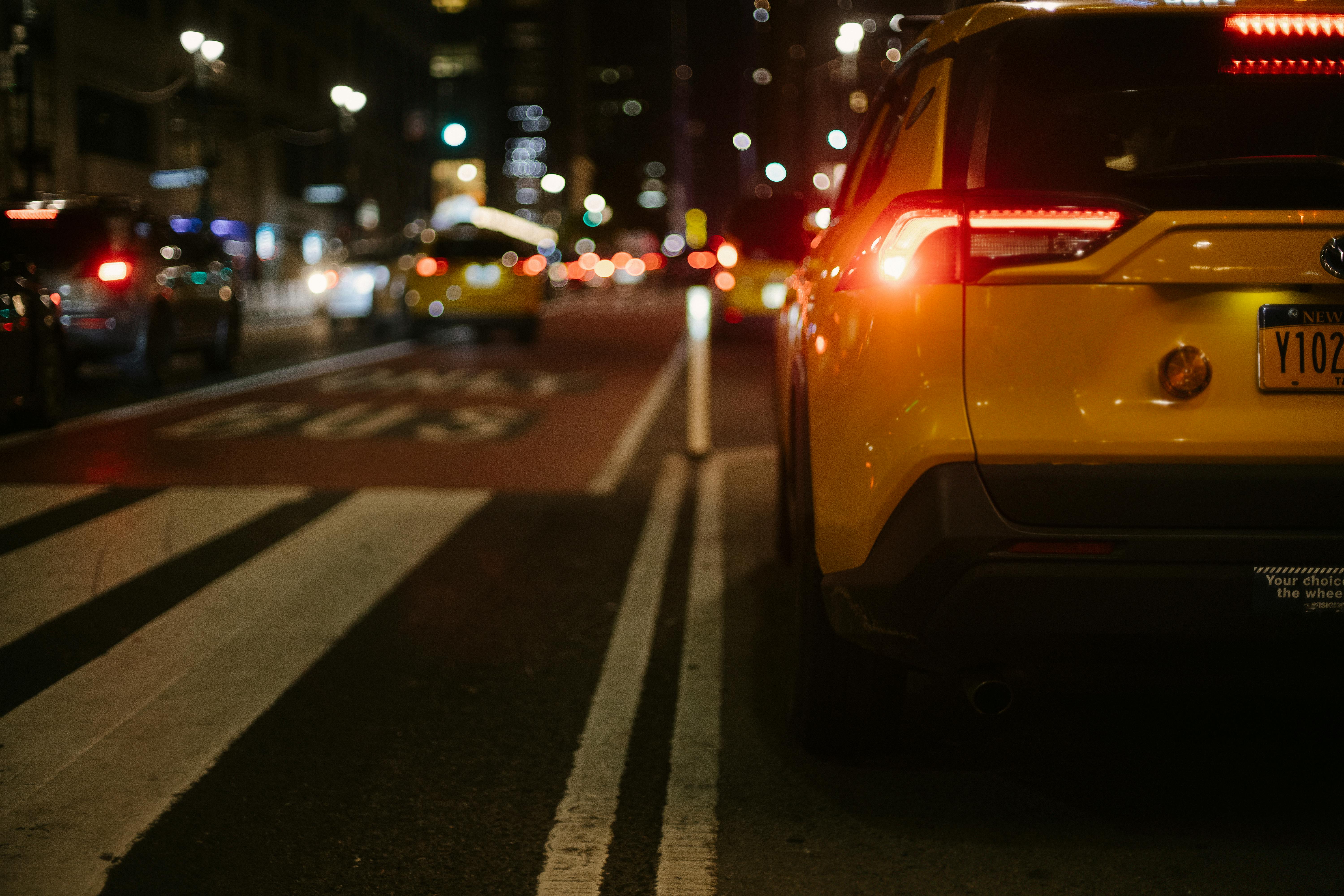 An automobile on the road at night | Source: Pexels