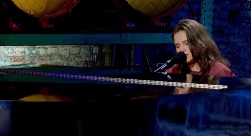 Madison, de 16 años, sorprendió a Katy Perry con su interpretación. | Photo: YouTube/American Idol