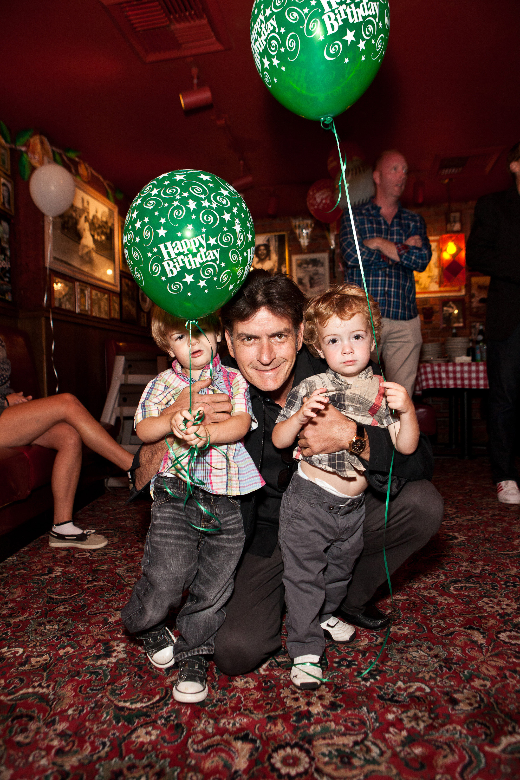 Charlie, Bob and Max Sheen at Charlie's birthday celebration in Encino, California on September 3, 2011 | Source: Getty Images