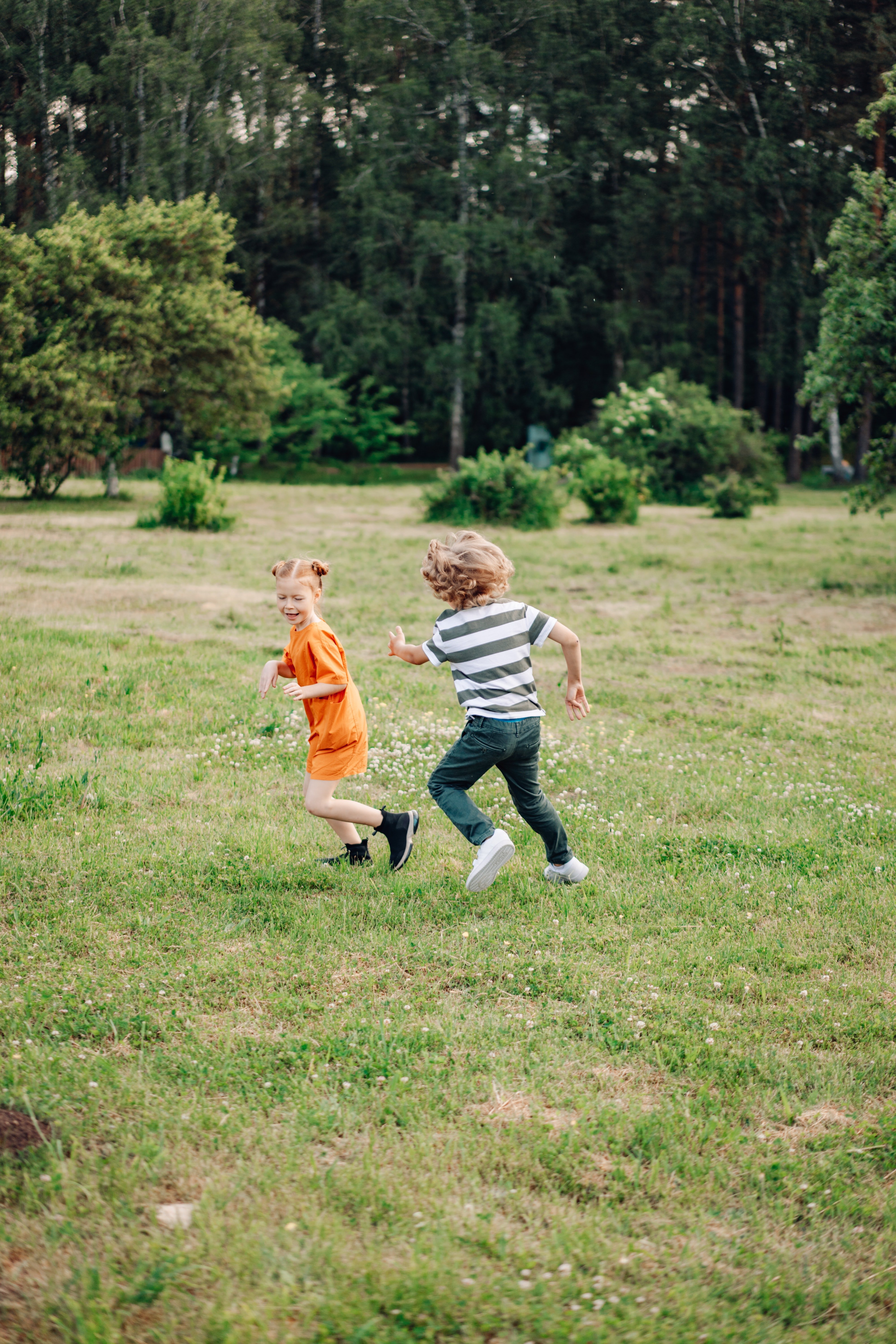 Sandra loved the sound of happy kids running in her backyard. | Source: Pexels