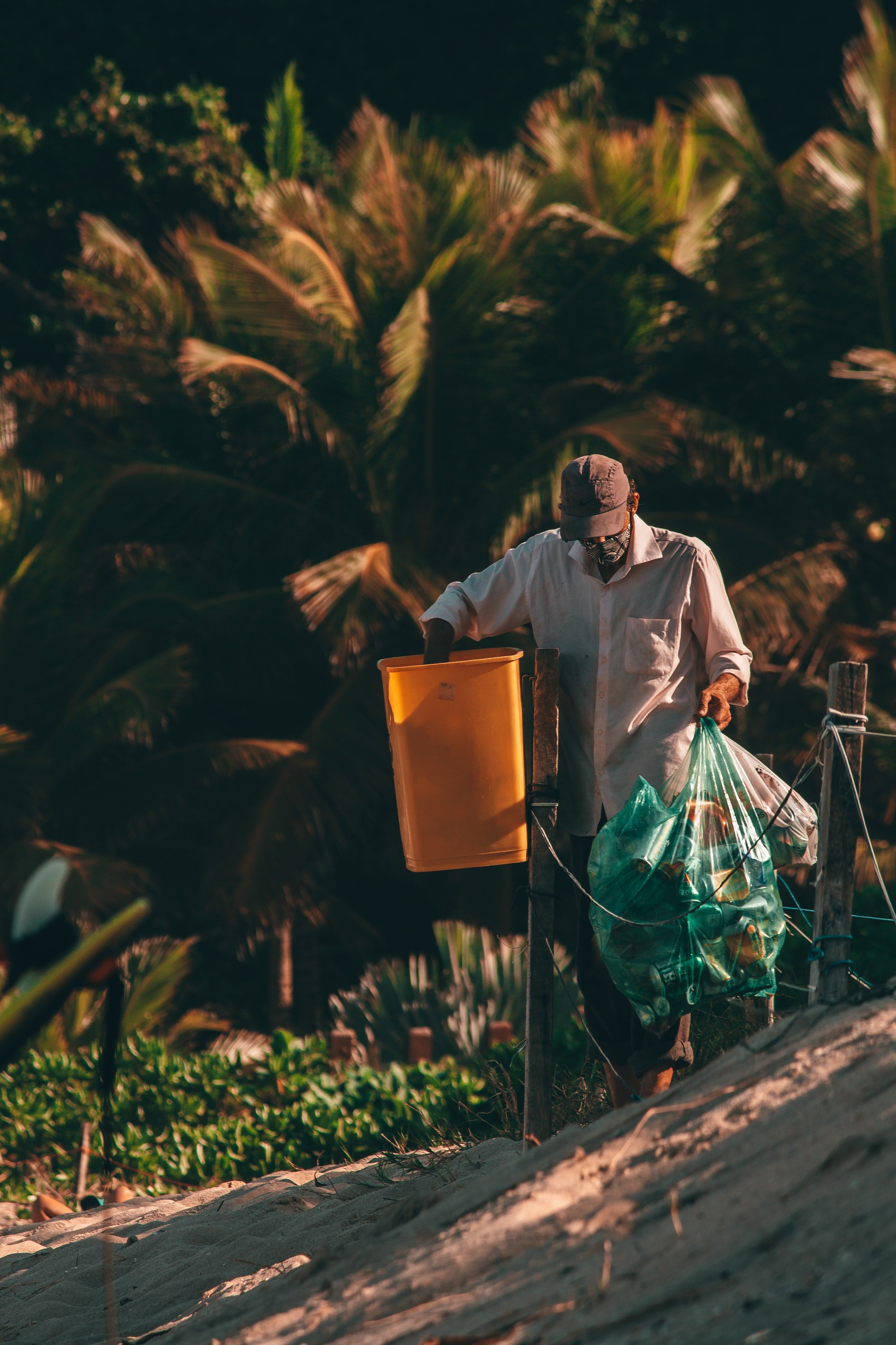 Peter worked as a park cleaner. | Source: Pexels