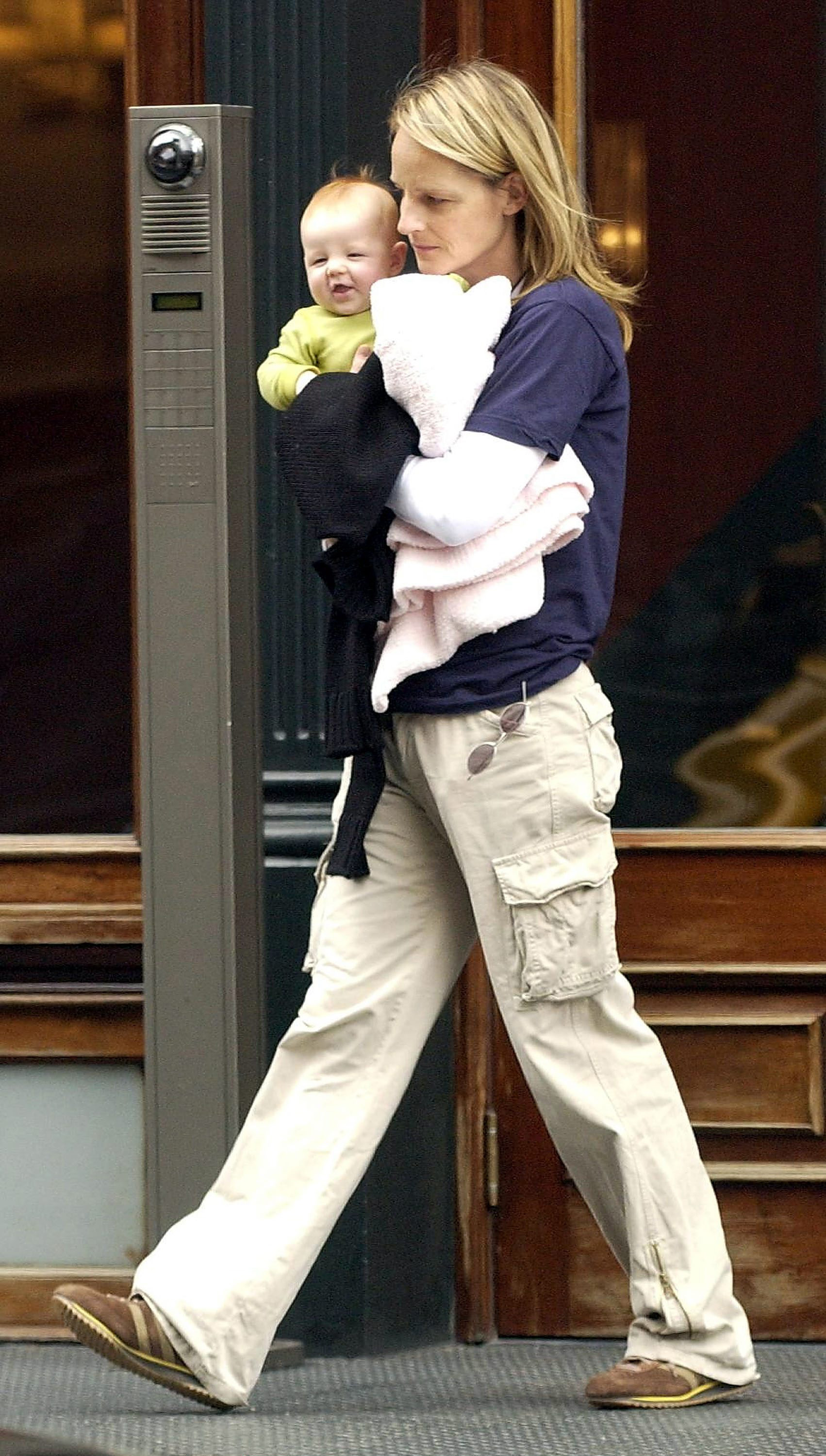 Helen Hunt walks holding her daughter, Makena'lei Gordon Carnahan, on October 30, 2004, in New York City | Source: Getty Images