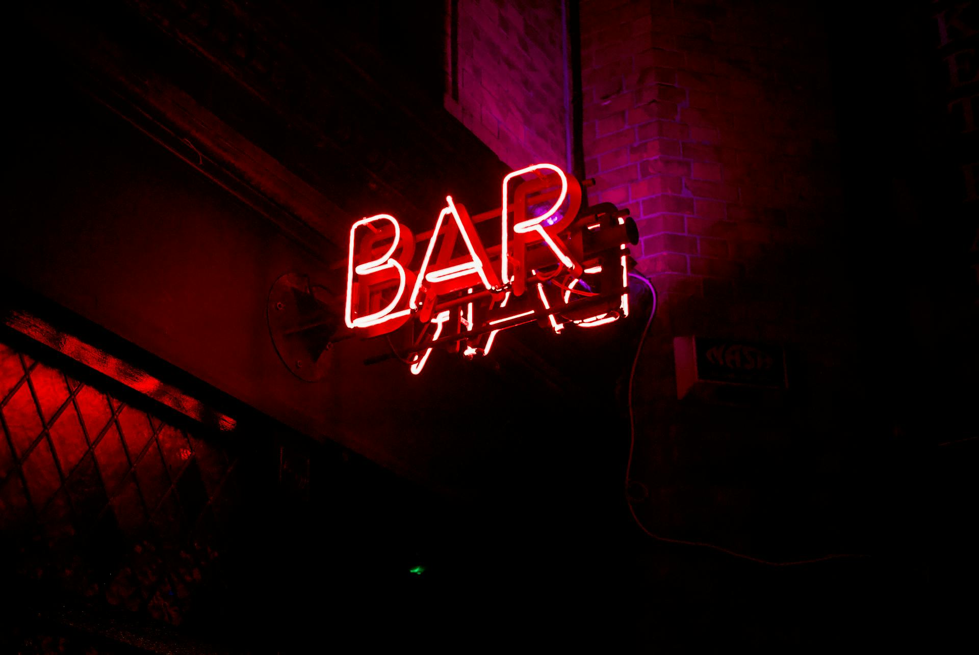 A bar sign | Source: Pexels