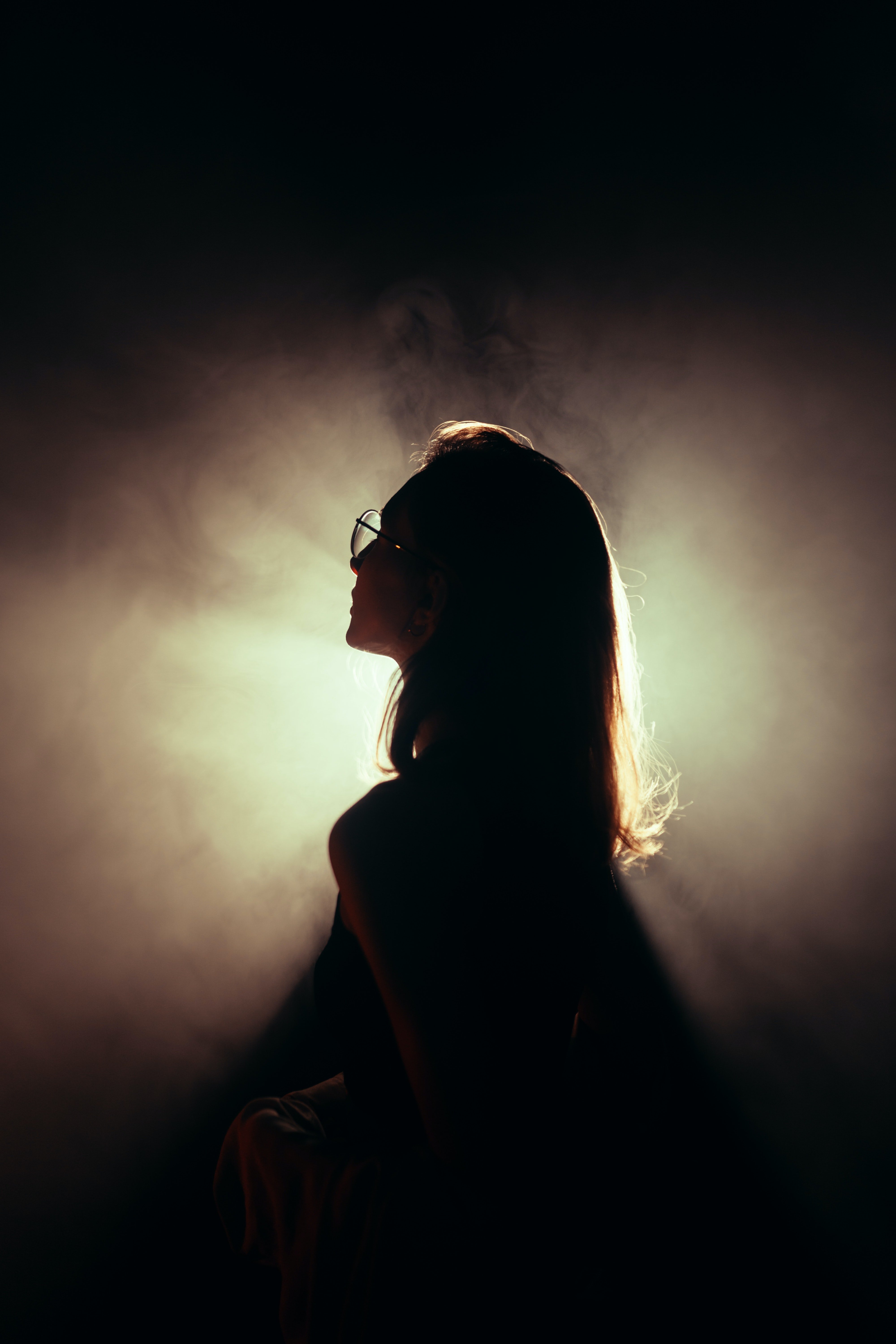 Silhouette of a woman. | Source: Pexels