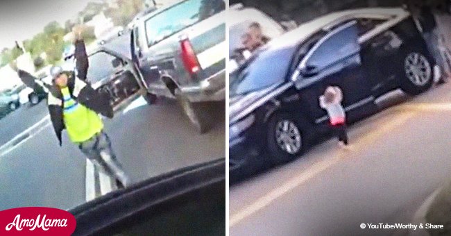Une fillette de 2 ans s'est rendue à la police américaine les mains en l'air après l'arrestation de son père