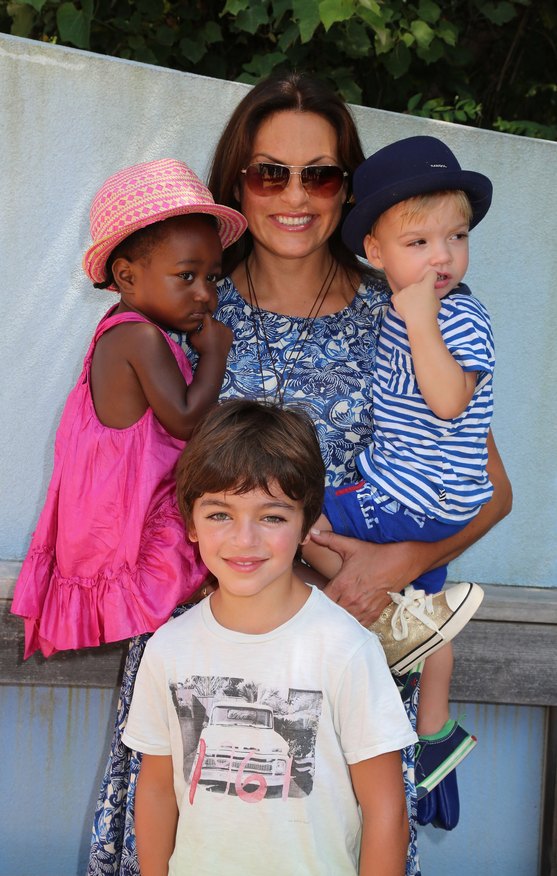 Mariska Hargitay with Amaya, Andrew, and August at The Children's Museum Of The East End 5th Annual Family Fair on July 20, 2013, in Bridgehampton, New York. | Source: Getty Images