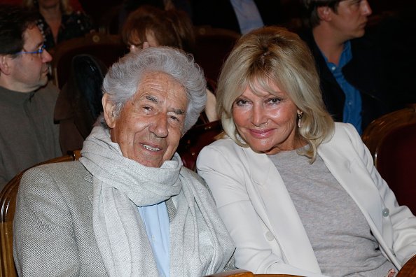 Philippe Gildas et son épouse Maryse Gildas au Théâtre. | Photo : Getty Images. Philippe Gildas et son épouse Maryse Gildas au Théâtre. | Photo : Getty Images.