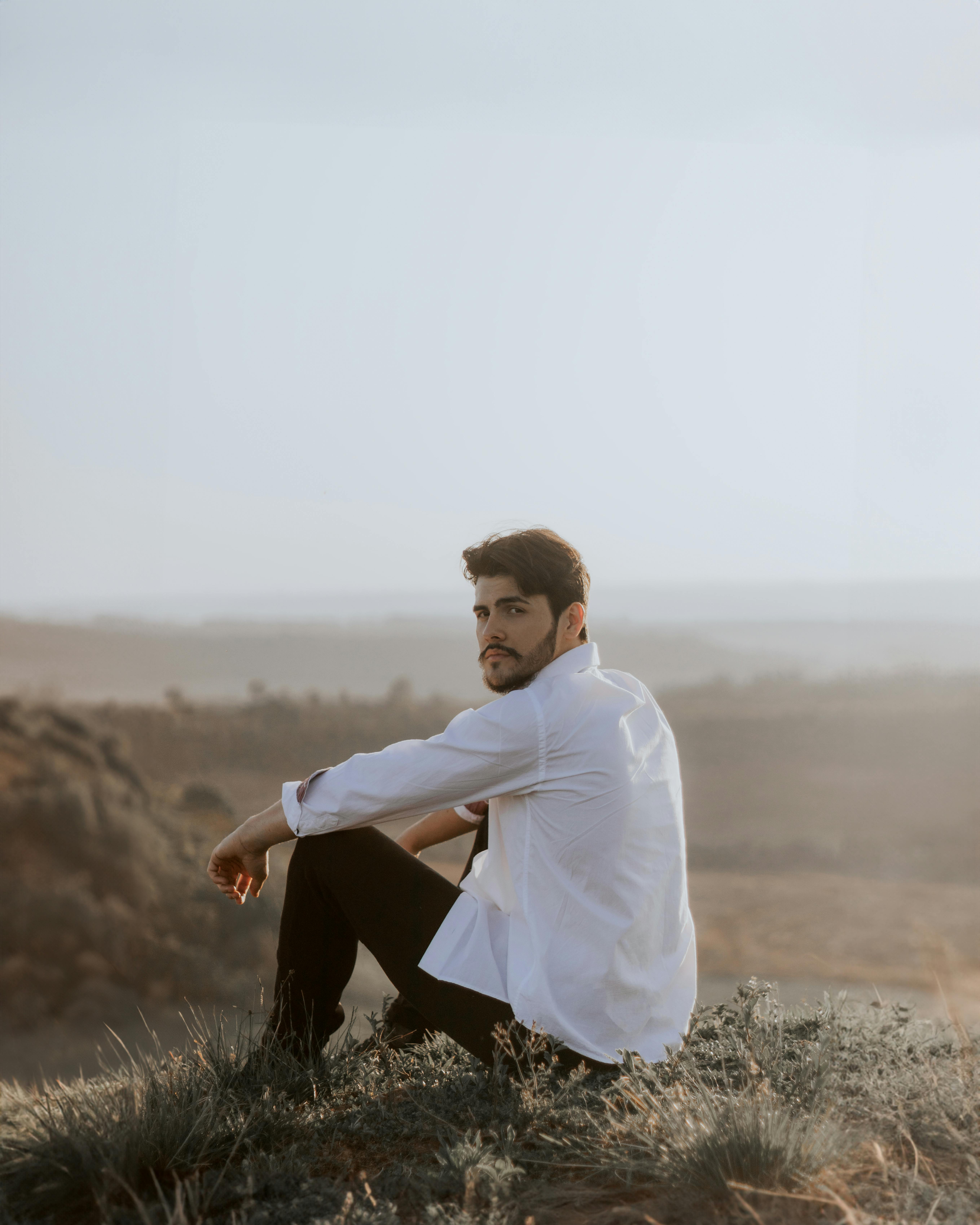 A thoughtful man alone | Source: Pexels