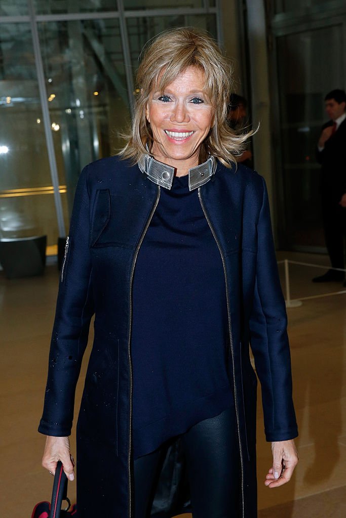 Brigitte Macron lors du défilé Louis Vuitton de la Fashion Week de Paris le 9 mars 2016. l Source : Getty Images