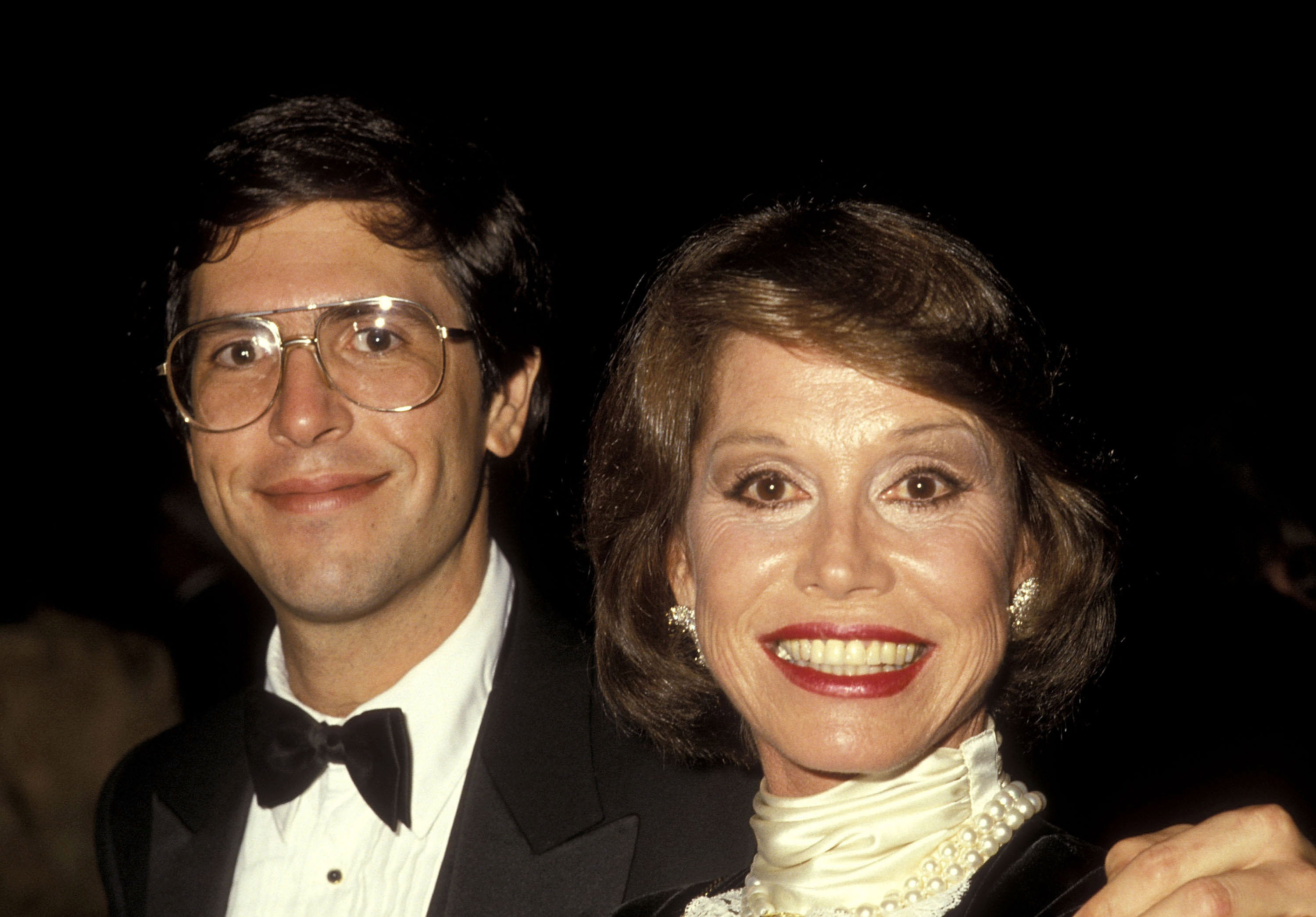 Dr. Robert Levine and Mary Tyler Moore at the Third Annual Television Academy Hall of Fame Induction Ceremony on March 23, 1986 | Source: Getty Images