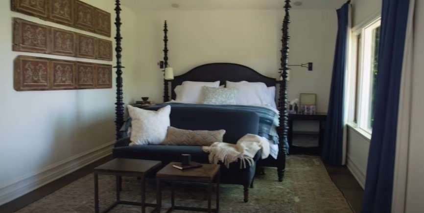 Bedroom of John Stamos's Beverly Hills home. | Source: YouTube/Architectural Digest