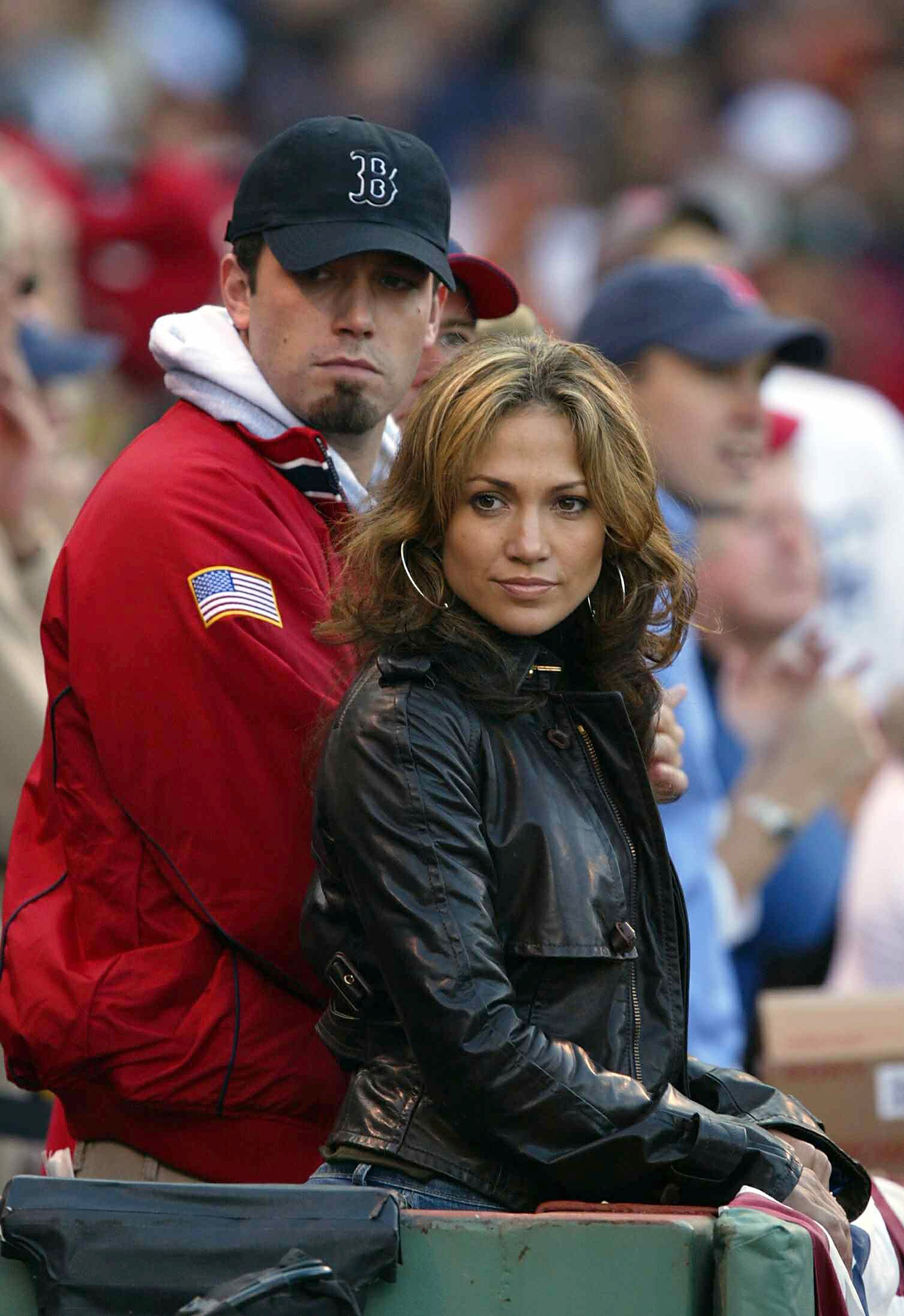 Jennifer Lopez and Ben Affleck watch a game between the New York Yankees and the Boston Red Sox on October 11, 2003 | Source: Getty Images