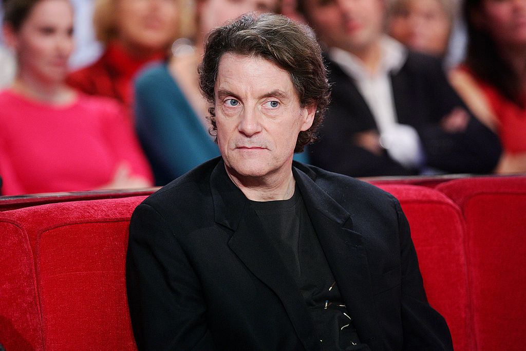 Le chanteur Francis Cabrel, le 3 novembre 2010. | Photo : Getty Images Le chanteur Francis Cabrel, le 3 novembre 2010. | Photo : Getty Images