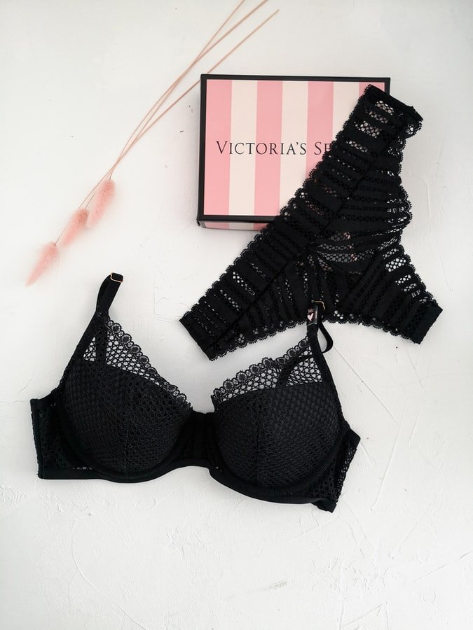 A set of Victoria Secrets underwear  | Photo: Unsplash