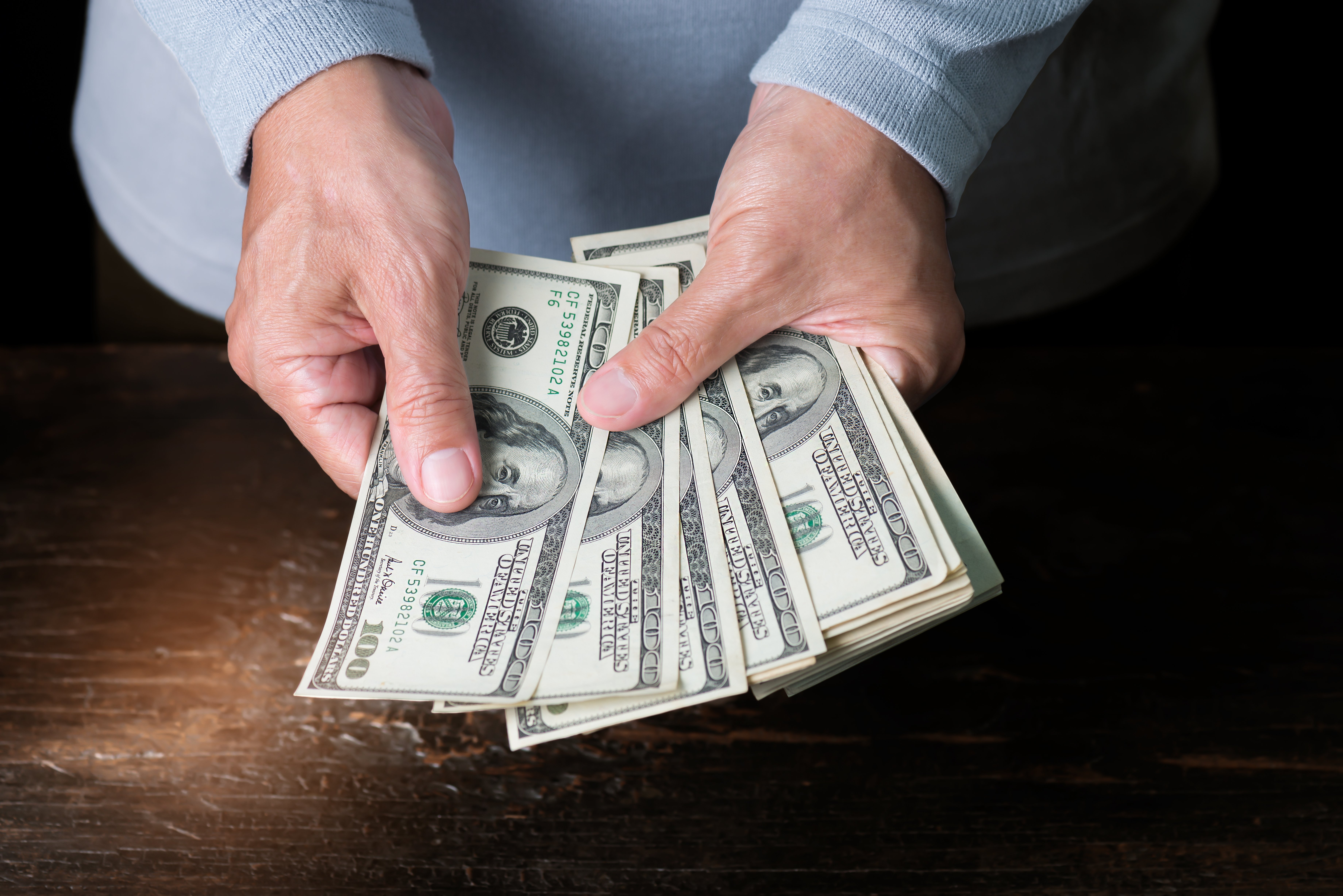 Man counting cash. | Photo: Shutterstock