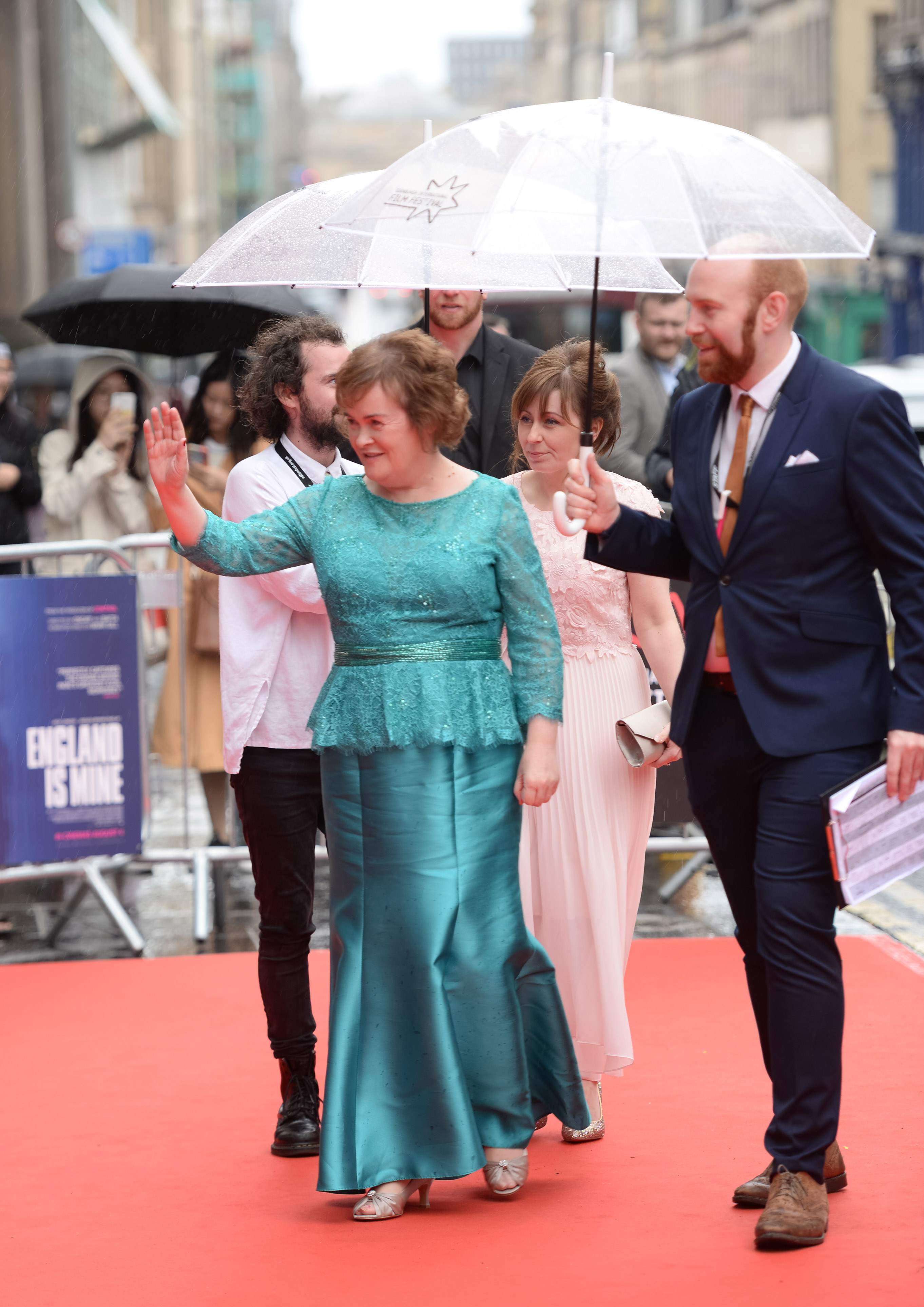 Susan Boyle waves at the world premiere of "England is Mine," 2017 | Source: Getty Images