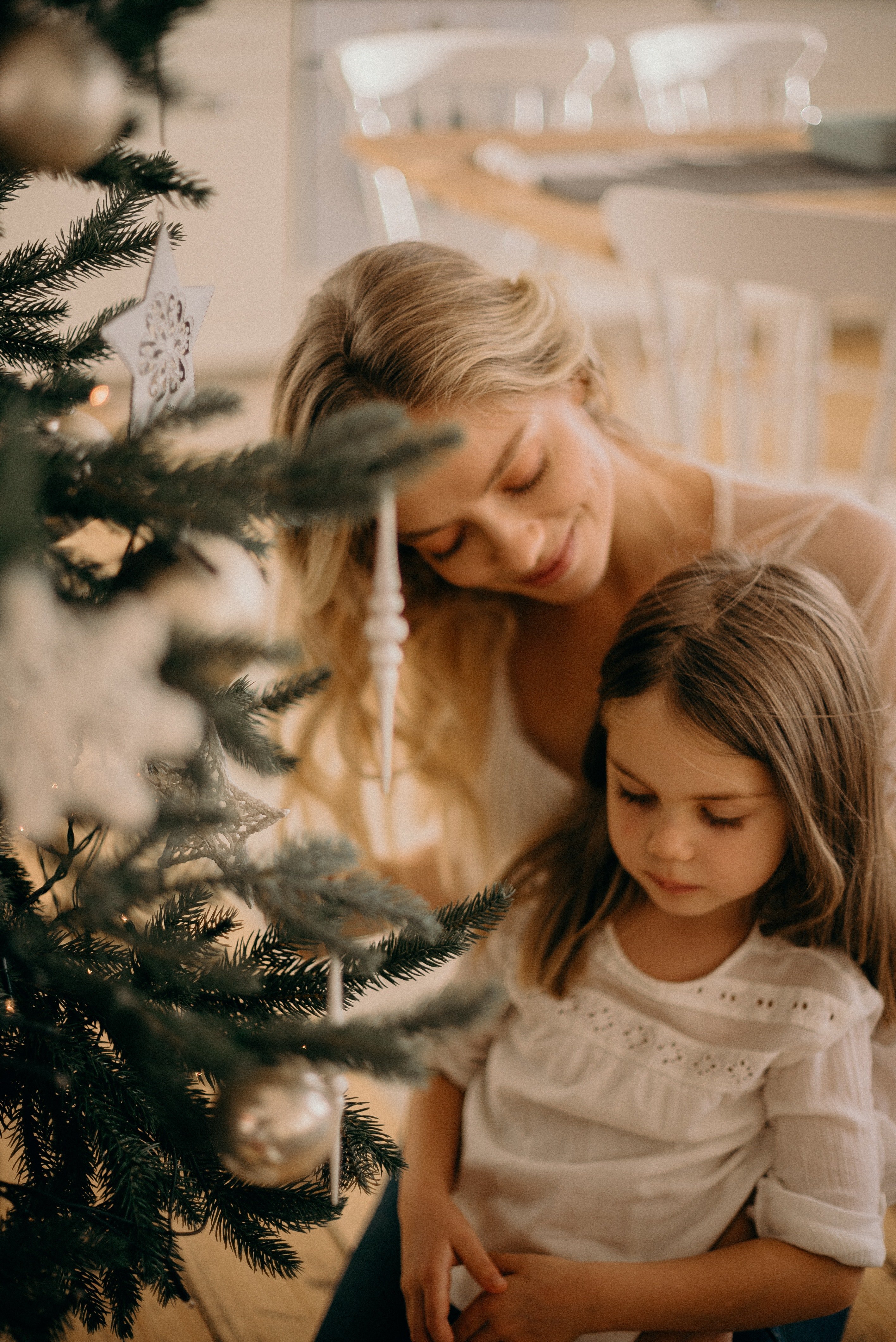 Mother and daughter. | Source: Pexels