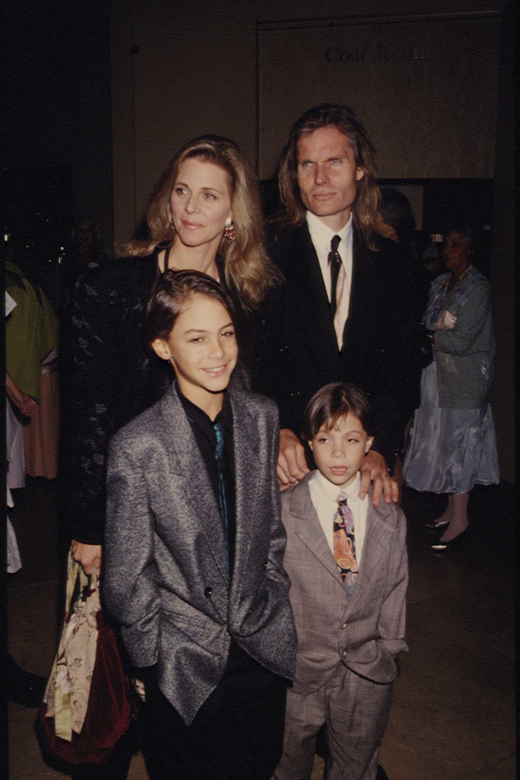 Lindsay Wagner with ex-husband Henry Kingi and their children Dorian and Alex in Los Angeles in 1992 | Source: Getty Images